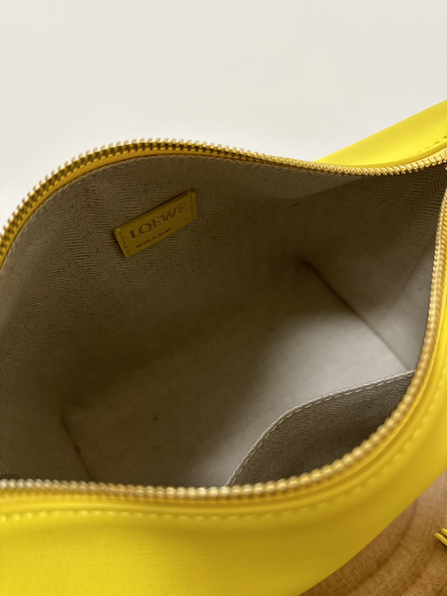 LOEWE Женская сумка Cubi Crossbody mini LOEWE Женская сумка Cubi Crossbody mini