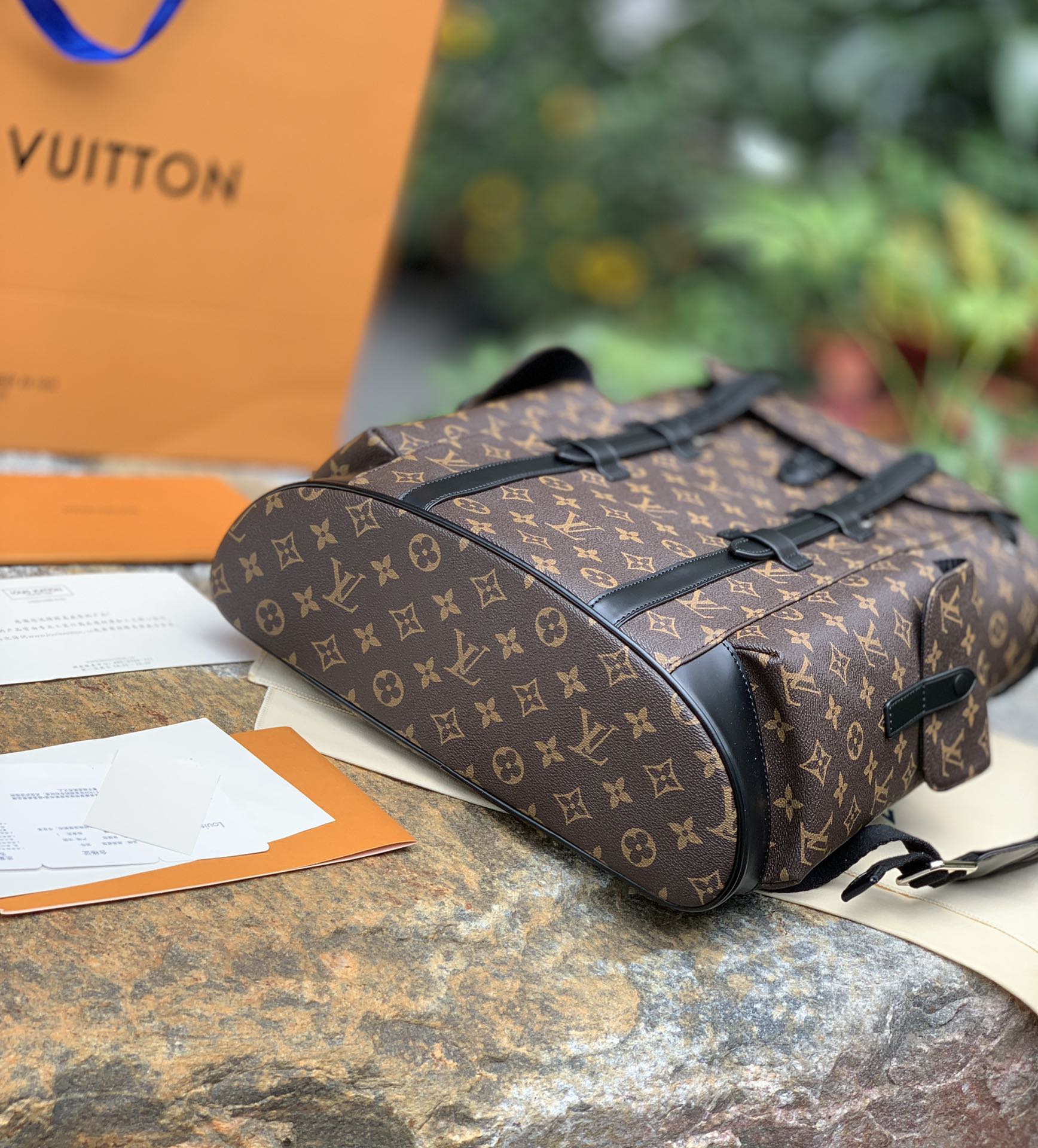 LOUIS VUITTON Мужской рюкзак Christopher MM с ремешками LOUIS VUITTON Мужской рюкзак Christopher MM с ремешками