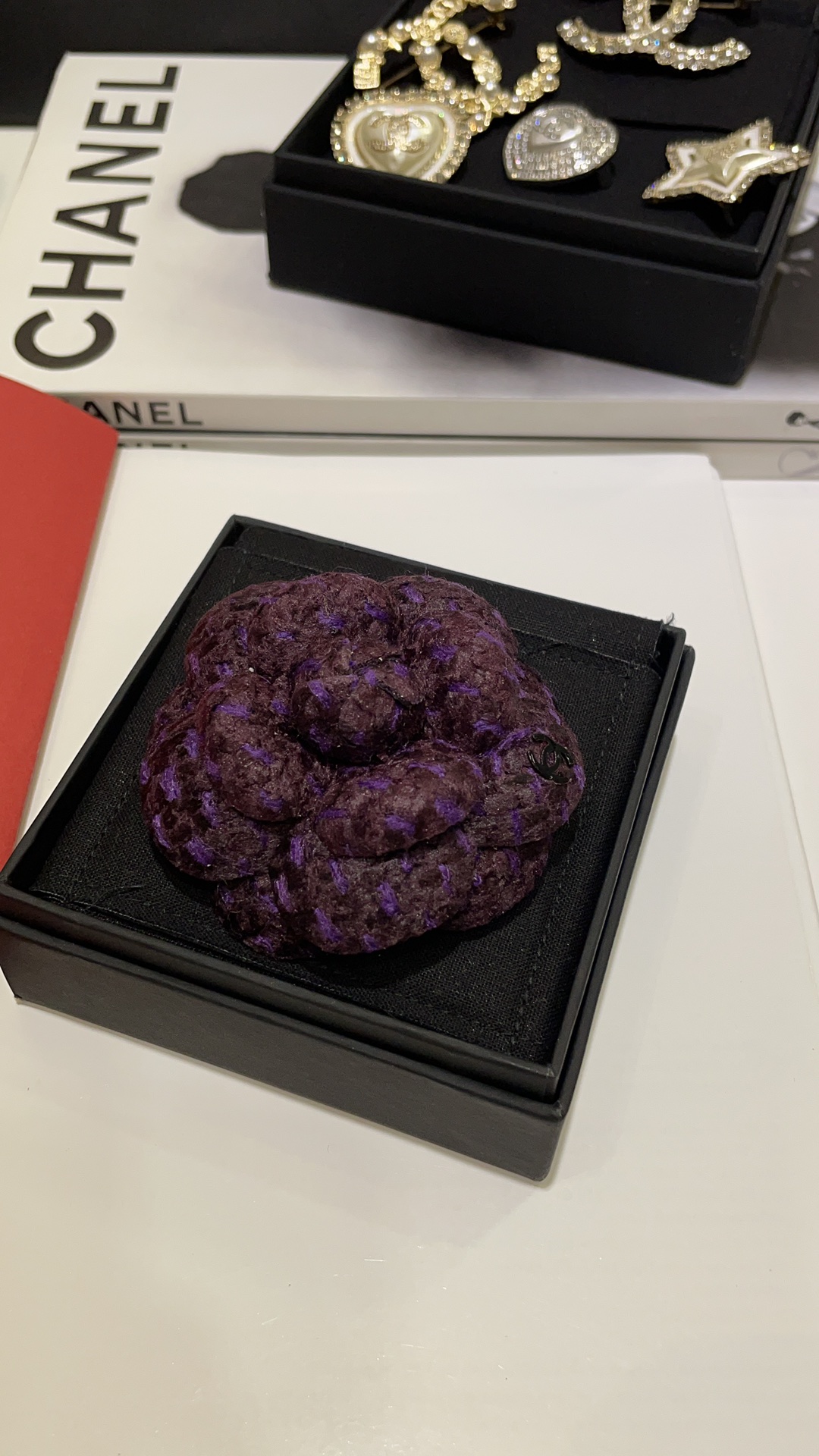 CHANEL Женская брошь Камелия CHANEL Женская брошь Камелия