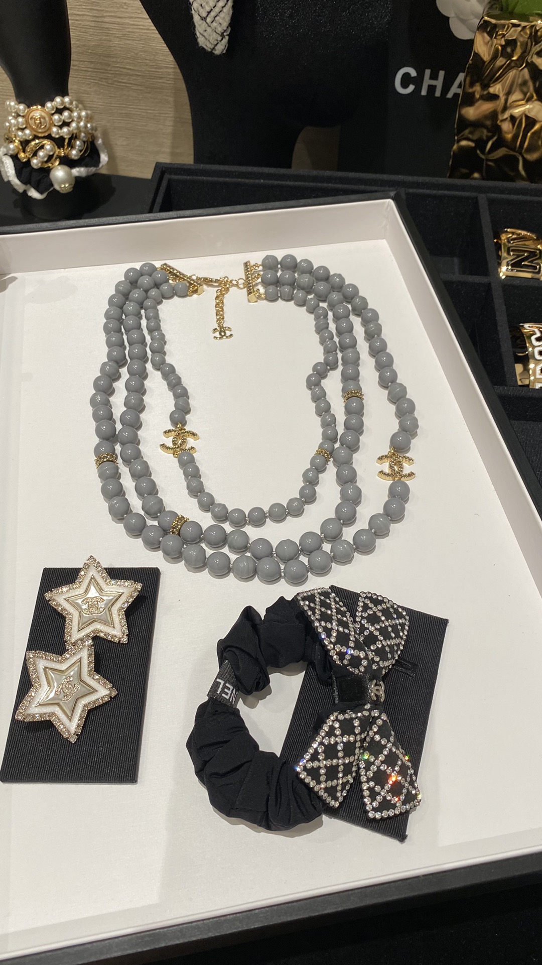 CHANEL Женское дымчатое колье CHANEL Женское дымчатое колье