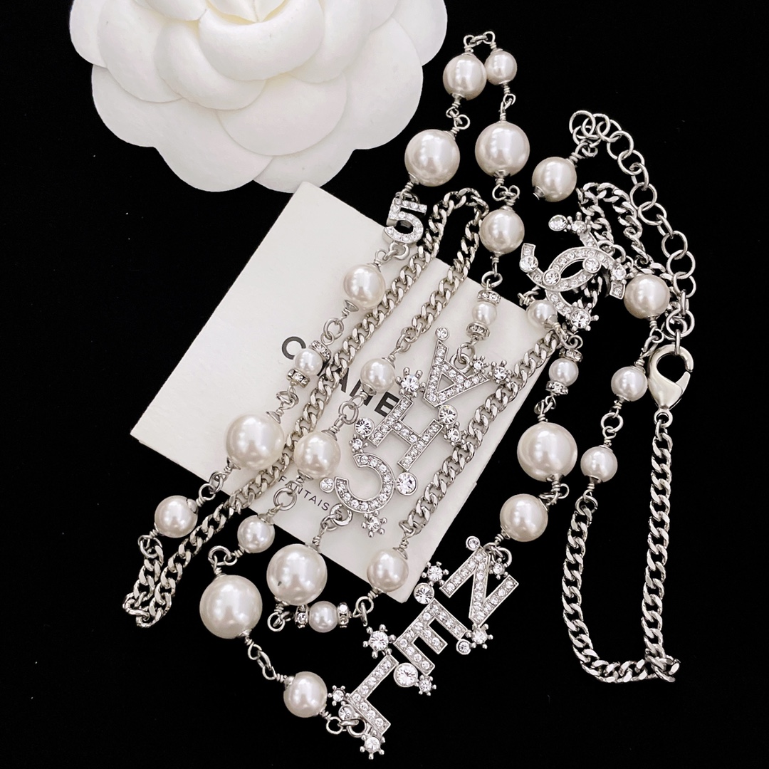 CHANEL Женская цепочка-колье с жемчугом CHANEL Женская цепочка-колье с жемчугом