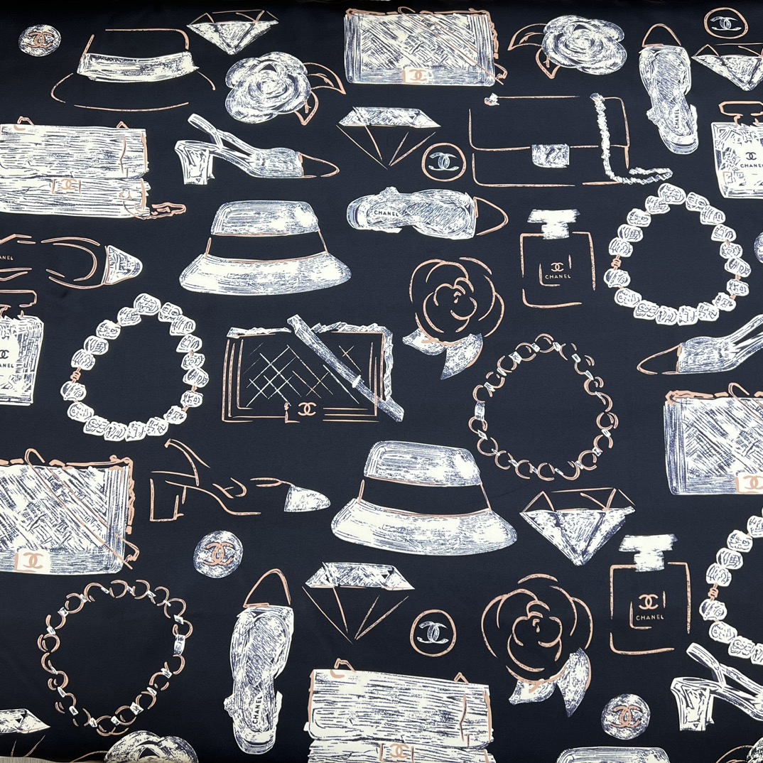 CHANEL Женсий платок из шелка CHANEL Женсий платок из шелка