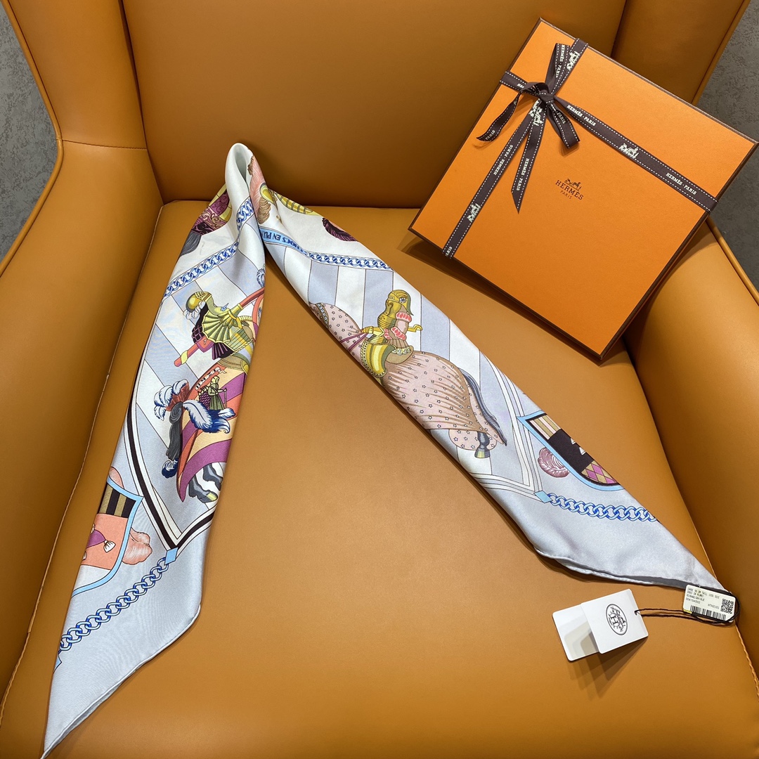 HERMES Платок из шёлка HERMES Платок из шёлка