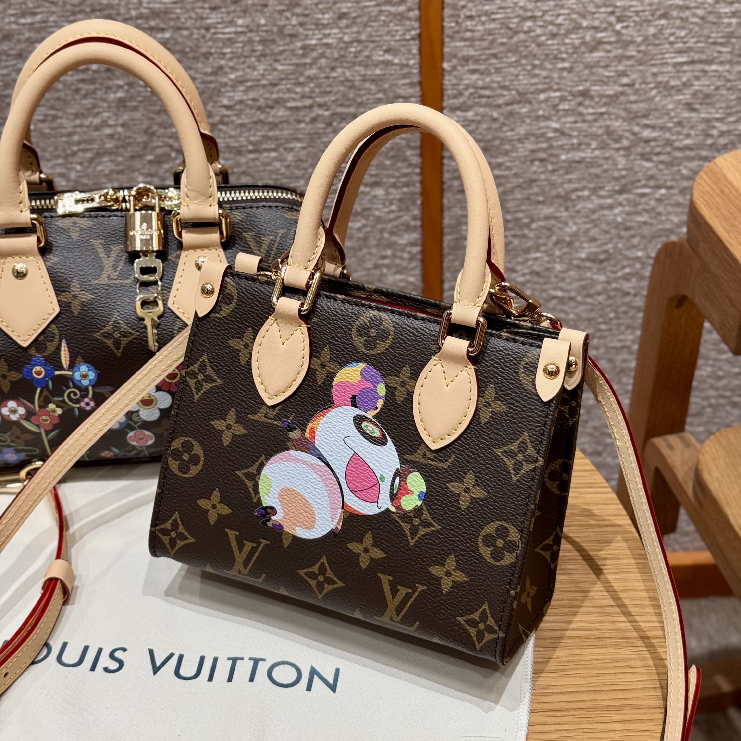 LOUIS VUITTON Женская сумка On The Go BB LOUIS VUITTON Женская сумка On The Go BB