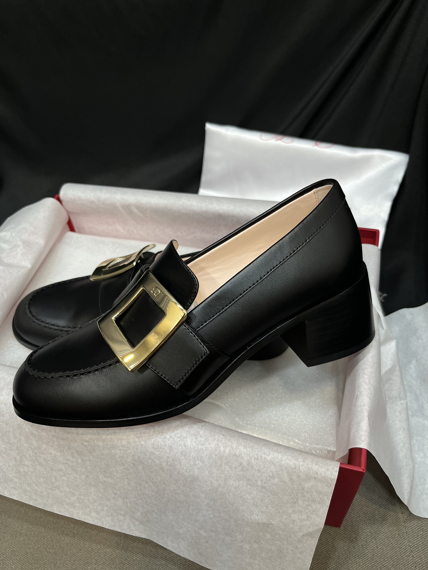 ROGER VIVIER Женские лоферы с пряжкой ROGER VIVIER Женские лоферы с пряжкой