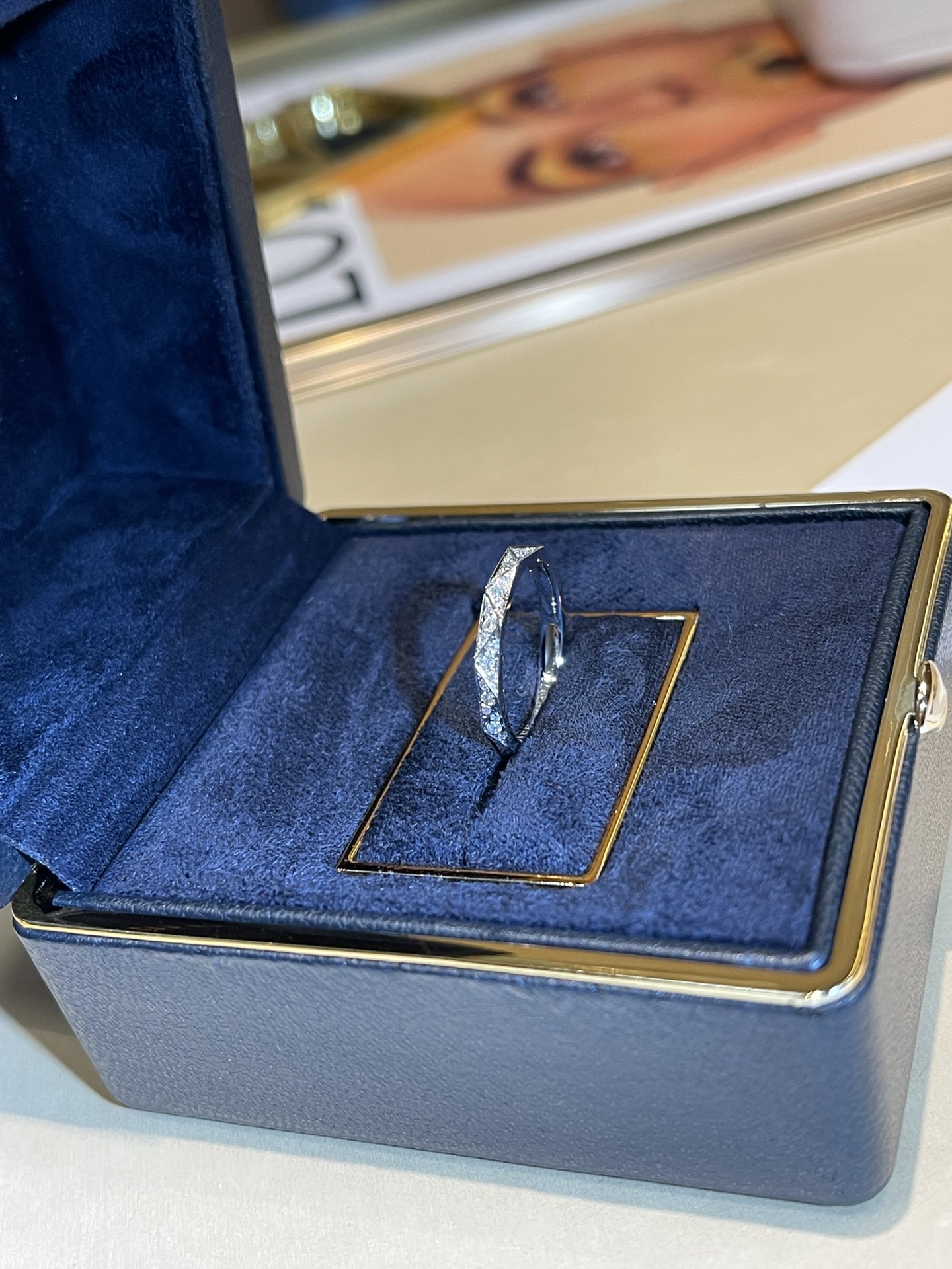 GRAFF Кольцо из белого золота и бриллиантов GRAFF Кольцо из белого золота и бриллиантов