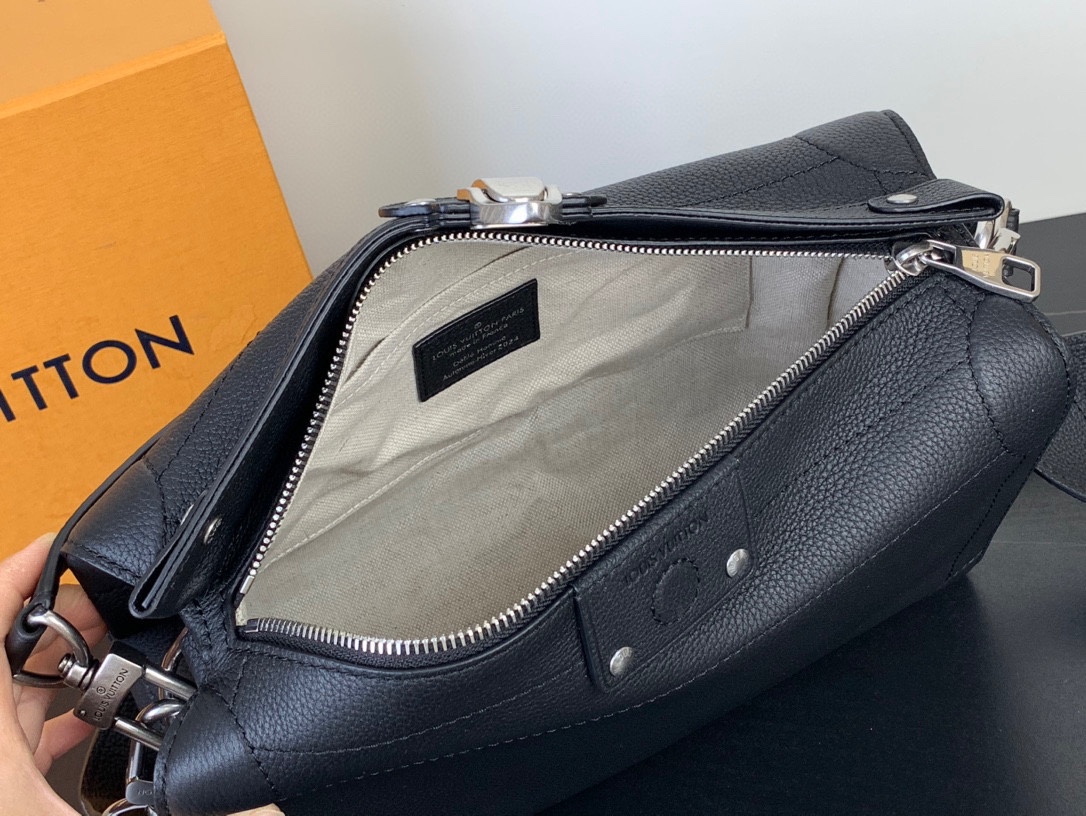 LOUIS VUITTON Мужская сумка M11615 Soul Trunk East West LOUIS VUITTON Мужская сумка M11615 Soul Trunk East West