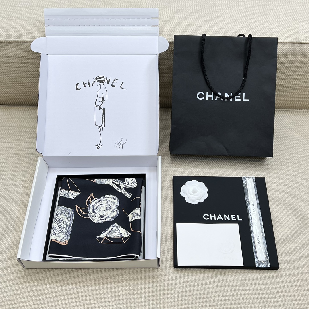 CHANEL Женсий платок из шелка CHANEL Женсий платок из шелка