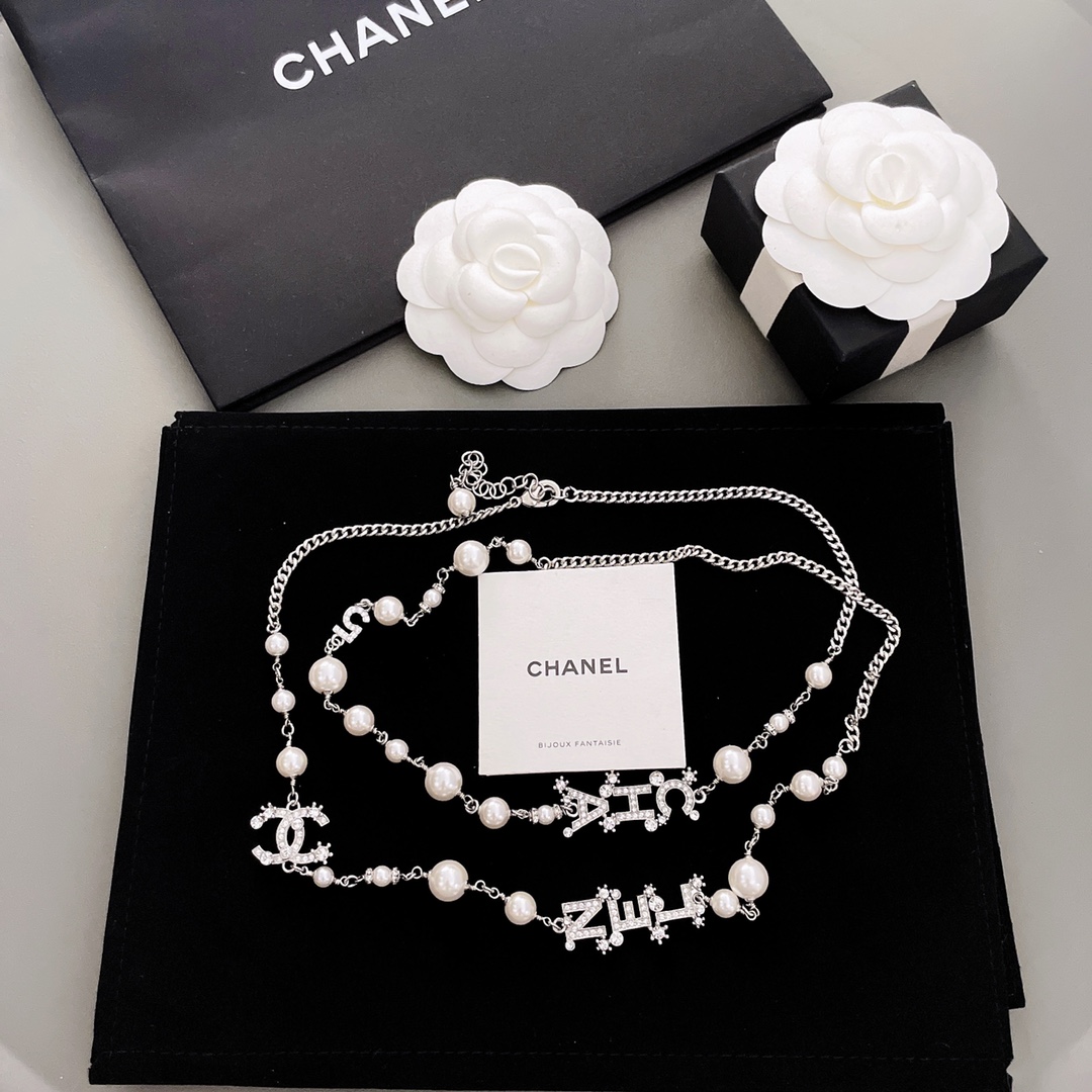 CHANEL Женская цепочка-колье с жемчугом CHANEL Женская цепочка-колье с жемчугом