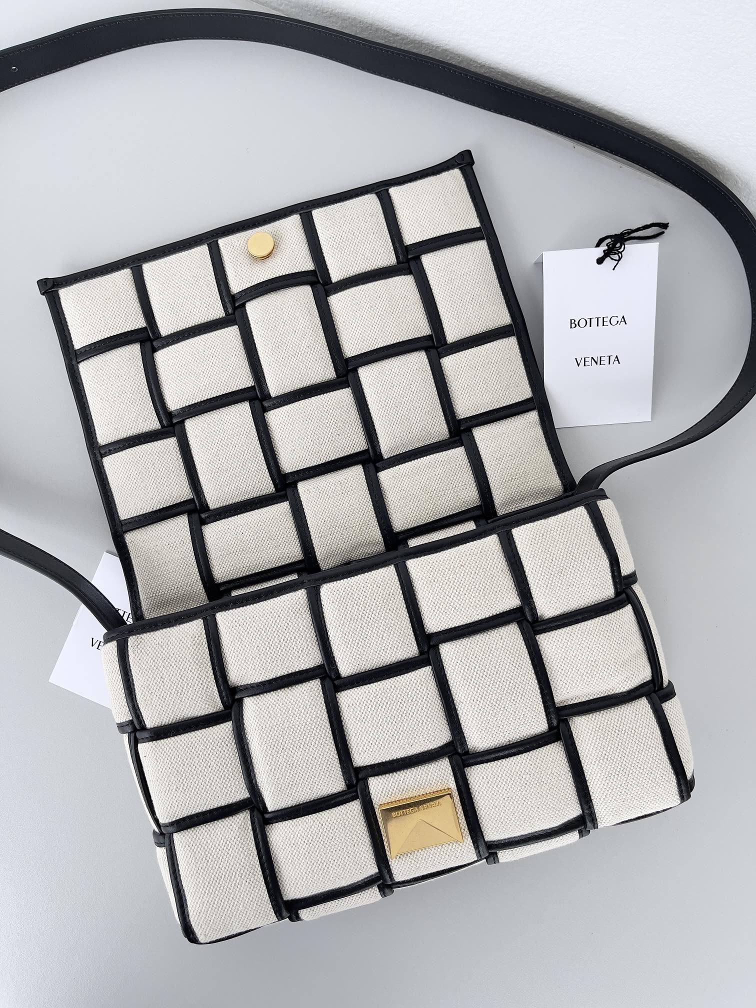 BOTTEGA VENETA Сумка Cassette из натурального льна и кожи BOTTEGA VENETA Сумка Cassette из натурального льна и кожи