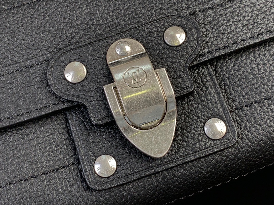 LOUIS VUITTON Мужская сумка M11615 Soul Trunk East West LOUIS VUITTON Мужская сумка M11615 Soul Trunk East West