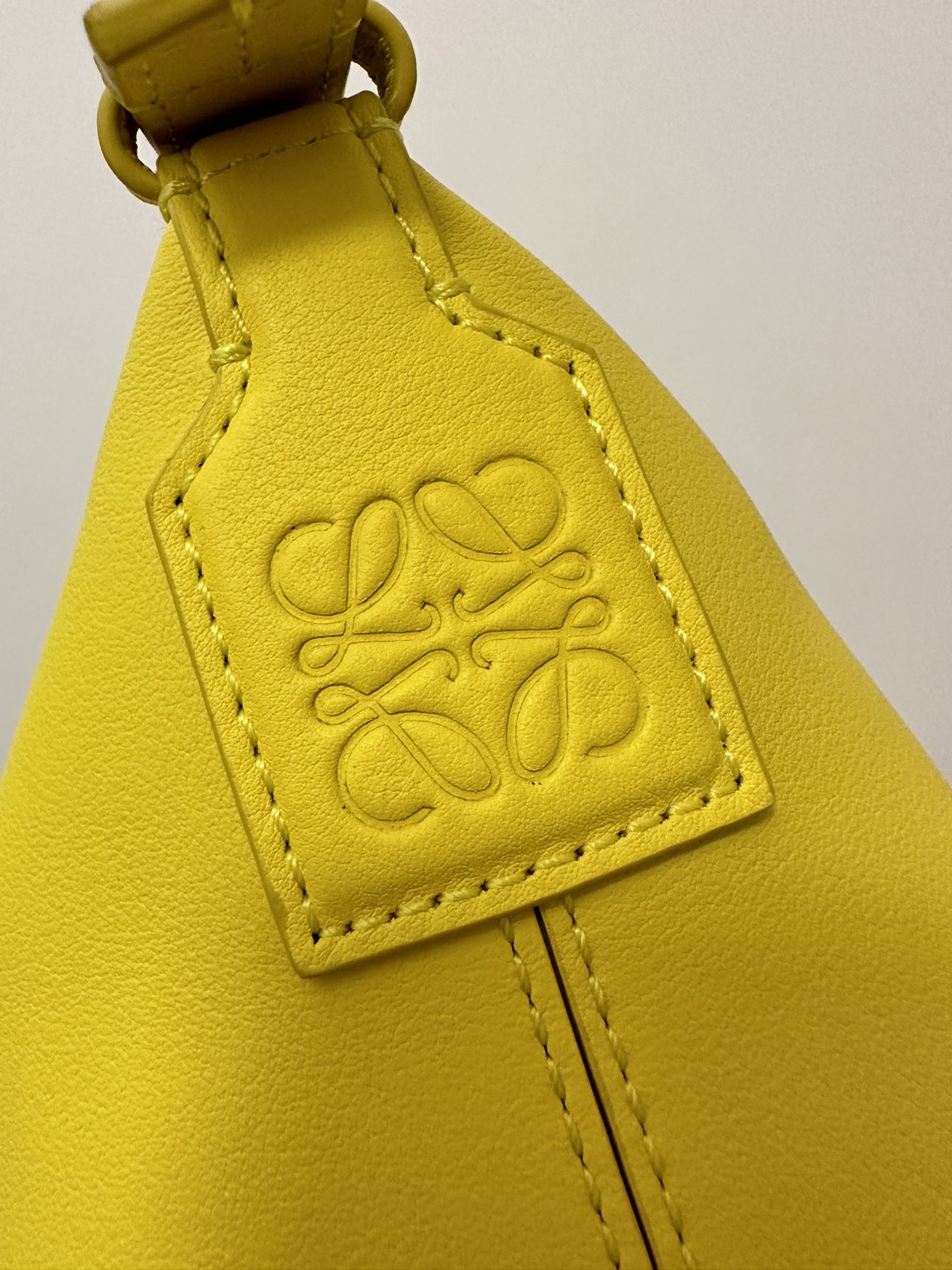 LOEWE Женская сумка Cubi Crossbody mini LOEWE Женская сумка Cubi Crossbody mini