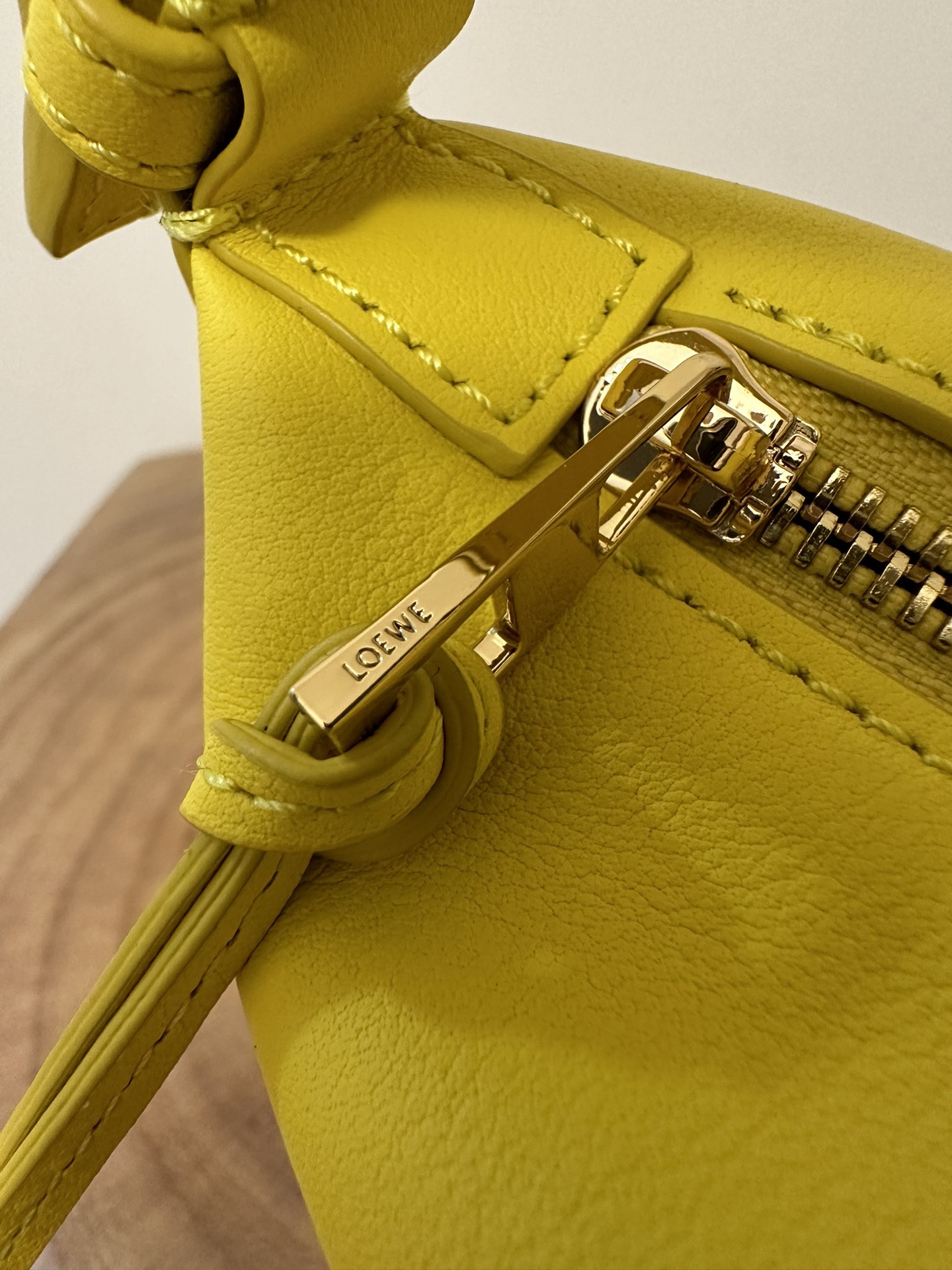 LOEWE Женская сумка Cubi Crossbody mini LOEWE Женская сумка Cubi Crossbody mini