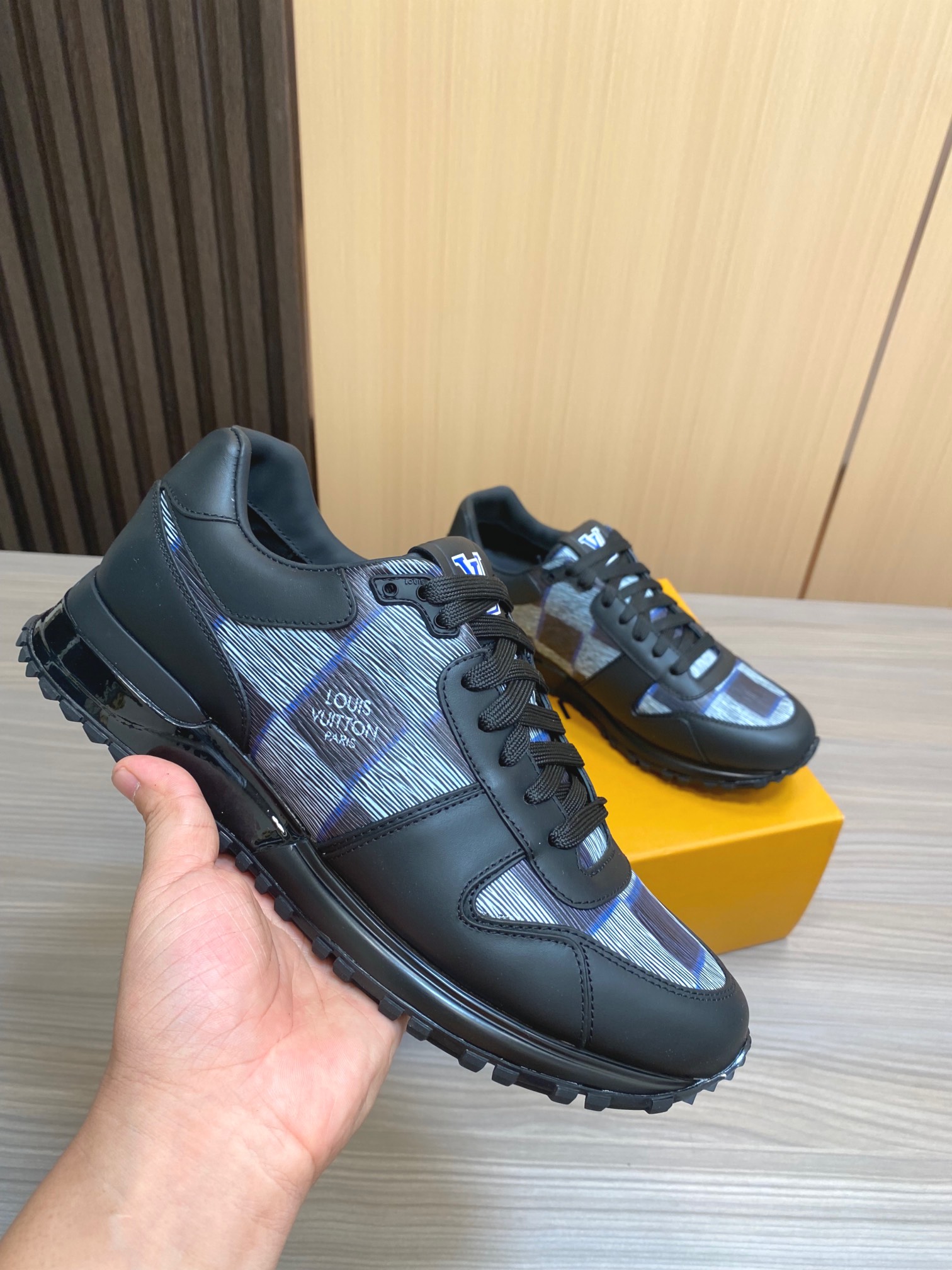 LOUIS VUITTON Мужские кроссовки LOUIS VUITTON Мужские кроссовки