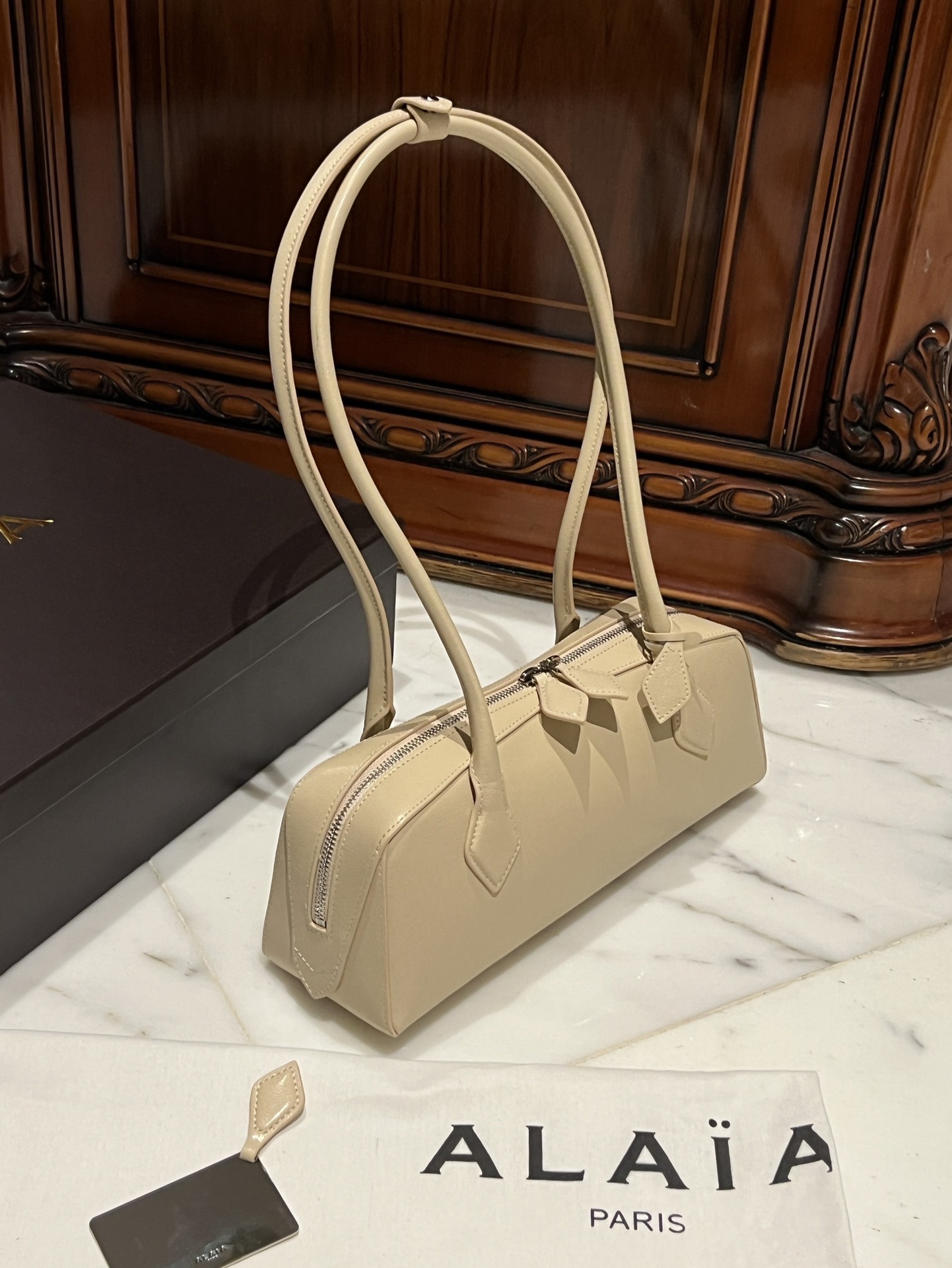 ALAIA Женская сумка Le Teckel Dachshund ALAIA Женская сумка Le Teckel Dachshund