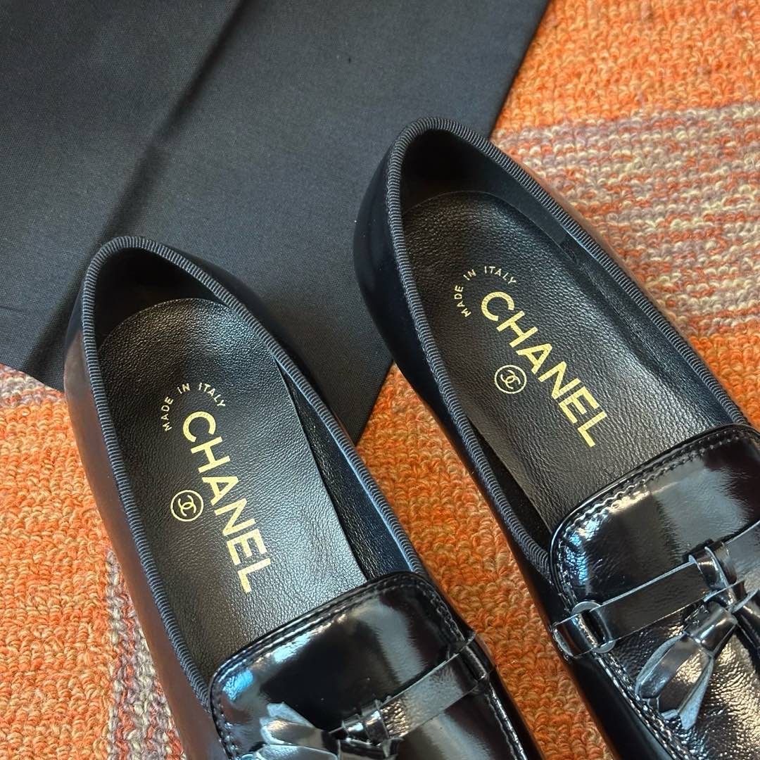 CHANEL Женские кожаные лоферы CHANEL Женские кожаные лоферы