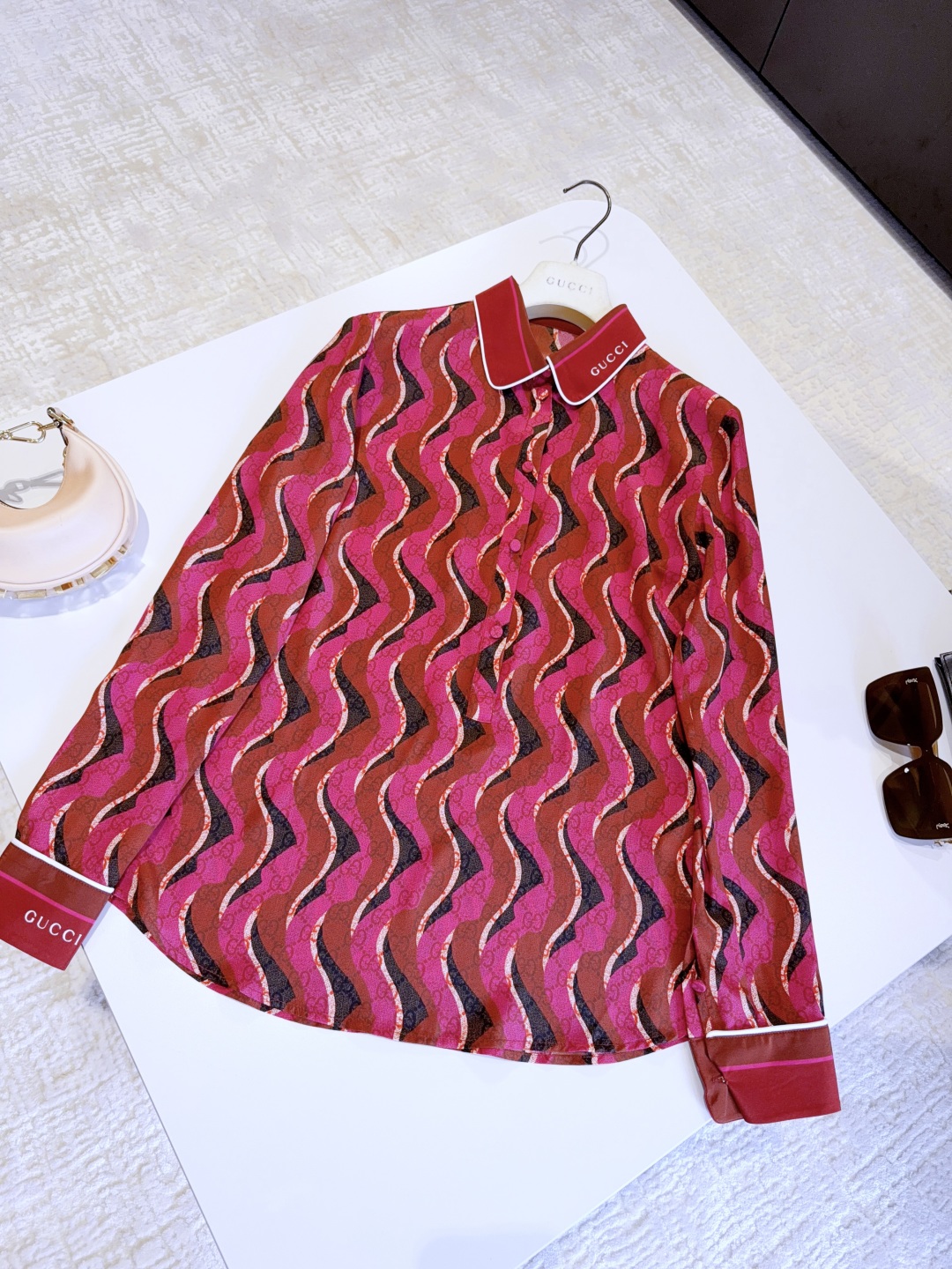 GUCCI Женская шелковая рубашка GUCCI Женская шелковая рубашка