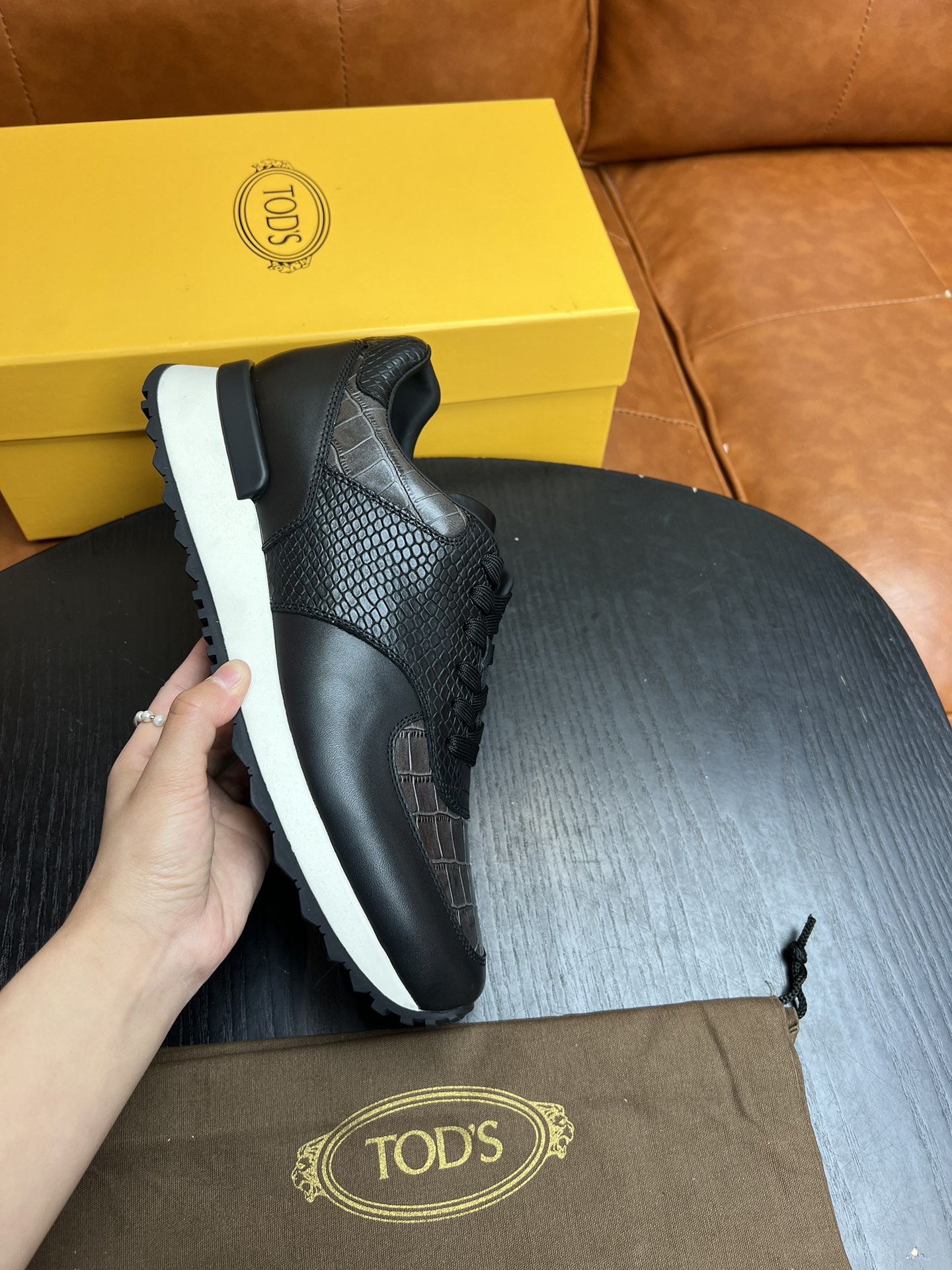 TOD'S Мужские кроссовки из телячьей кожи с рисунком крокодила TOD'S Мужские кроссовки из телячьей кожи с рисунком крокодила