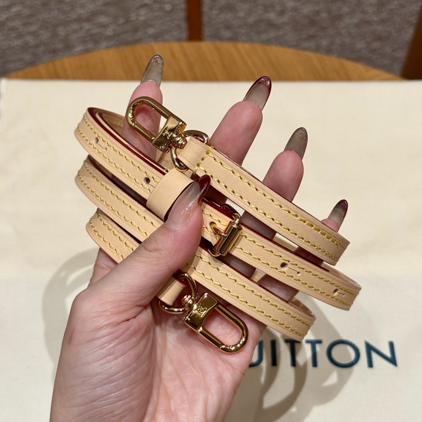 LOUIS VUITTON Женская сумка On The Go BB LOUIS VUITTON Женская сумка On The Go BB