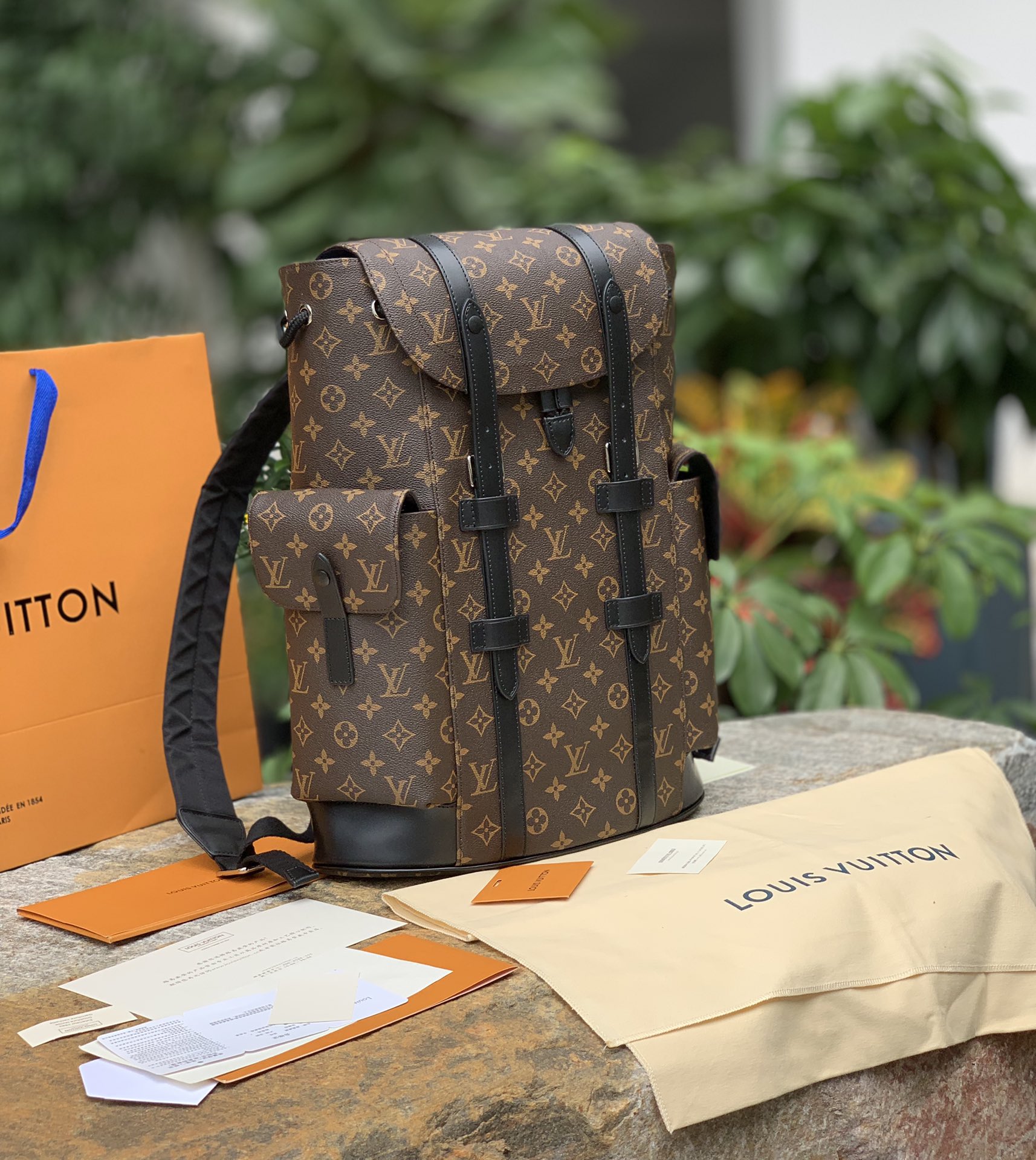 LOUIS VUITTON Мужской рюкзак Christopher MM с ремешками LOUIS VUITTON Мужской рюкзак Christopher MM с ремешками