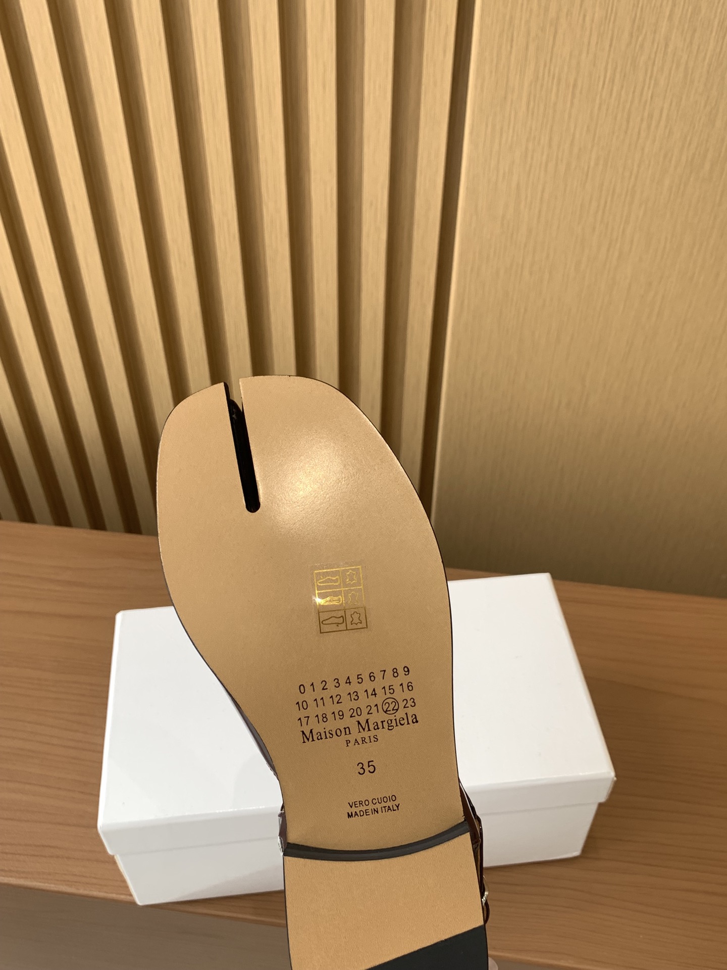 MAISON MARGIELA Женские Tabi в стиле Mary Jane MAISON MARGIELA Женские Tabi в стиле Mary Jane