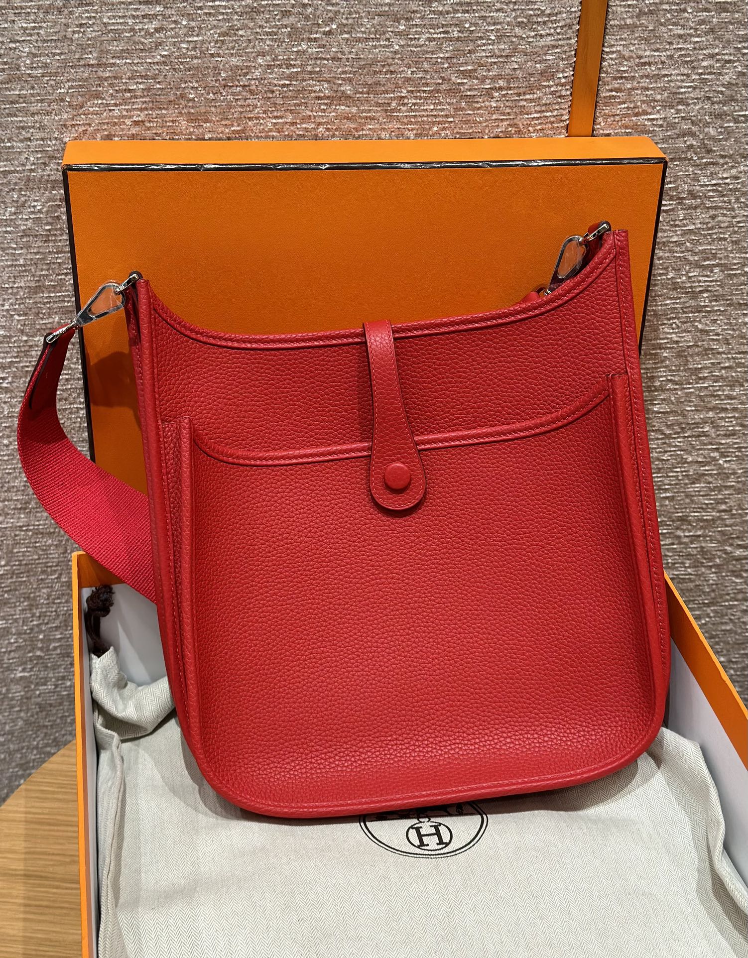 HERMES Женская сумка Evelyne 29 см Q5 Clemence HERMES Женская сумка Evelyne 29 см Q5 Clemence