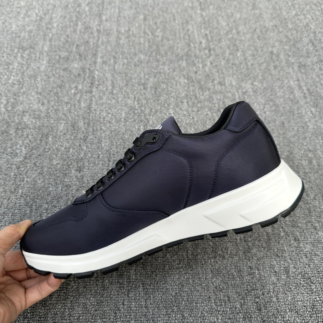 PRADA Мужские кроссовки из переработанного материала PRADA Мужские кроссовки из переработанного материала