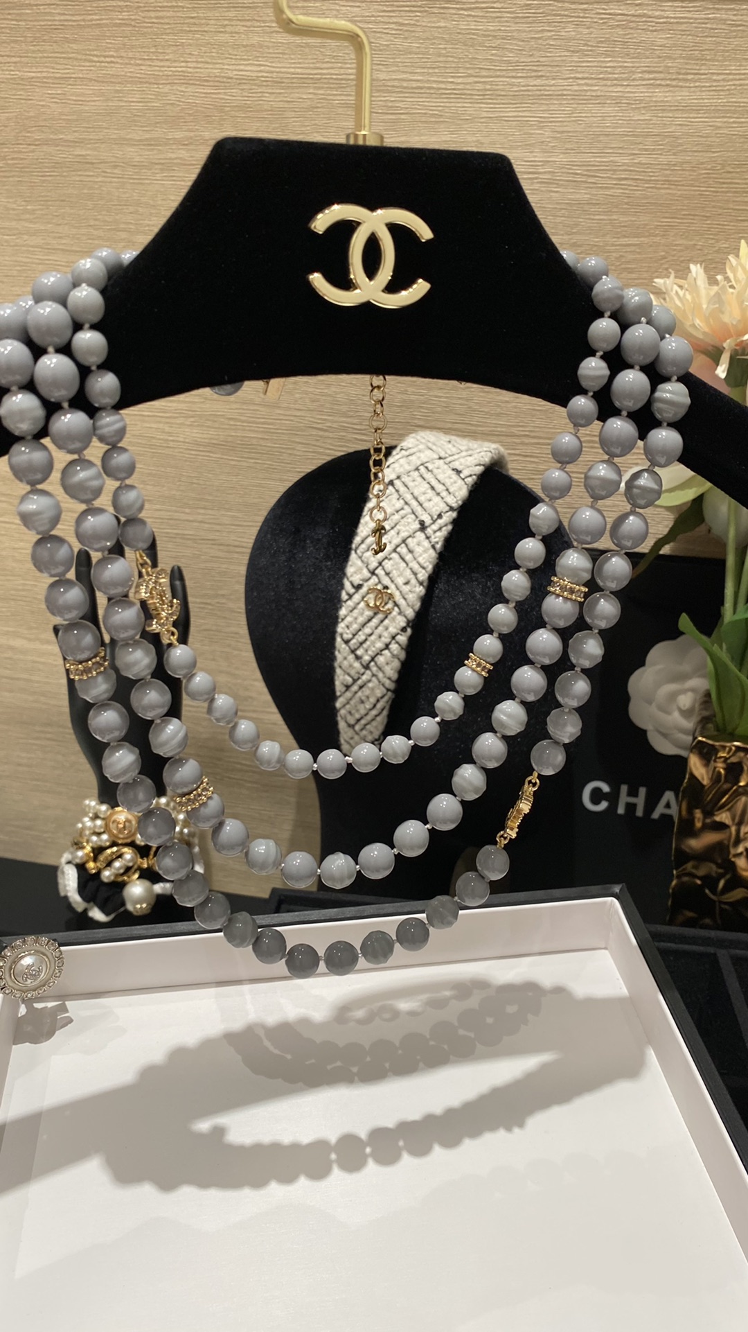 CHANEL Женское дымчатое колье CHANEL Женское дымчатое колье
