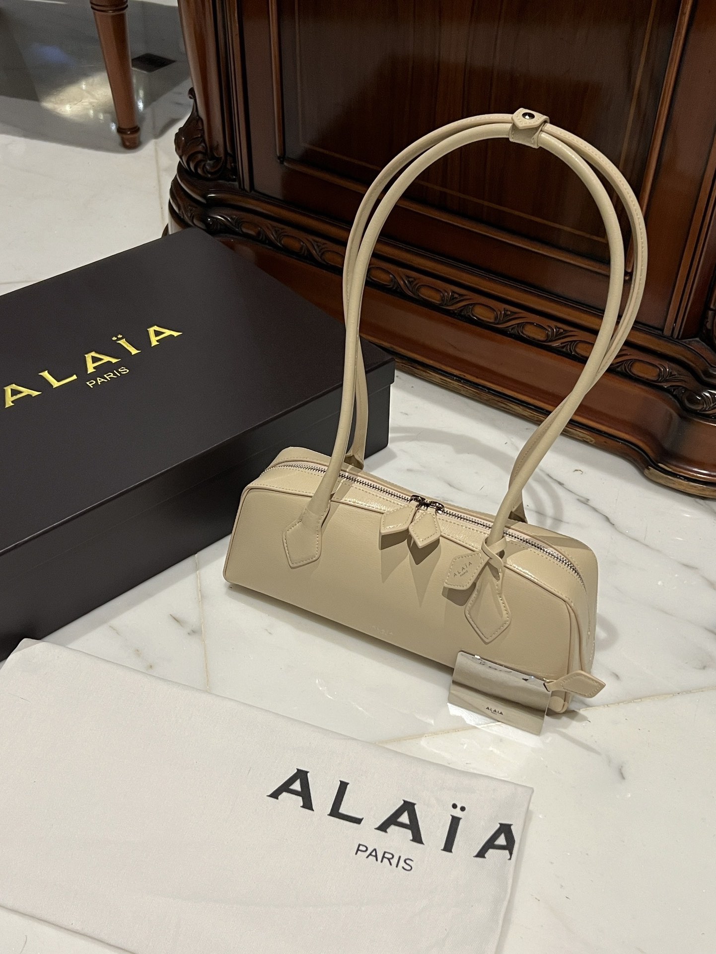 ALAIA Женская сумка Le Teckel Dachshund ALAIA Женская сумка Le Teckel Dachshund