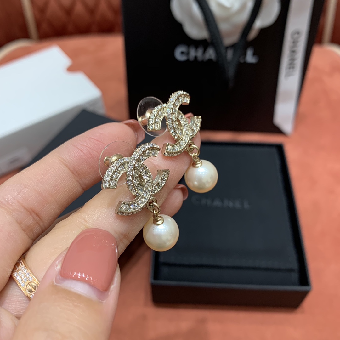 CHANEL Женские серьги CHANEL Женские серьги