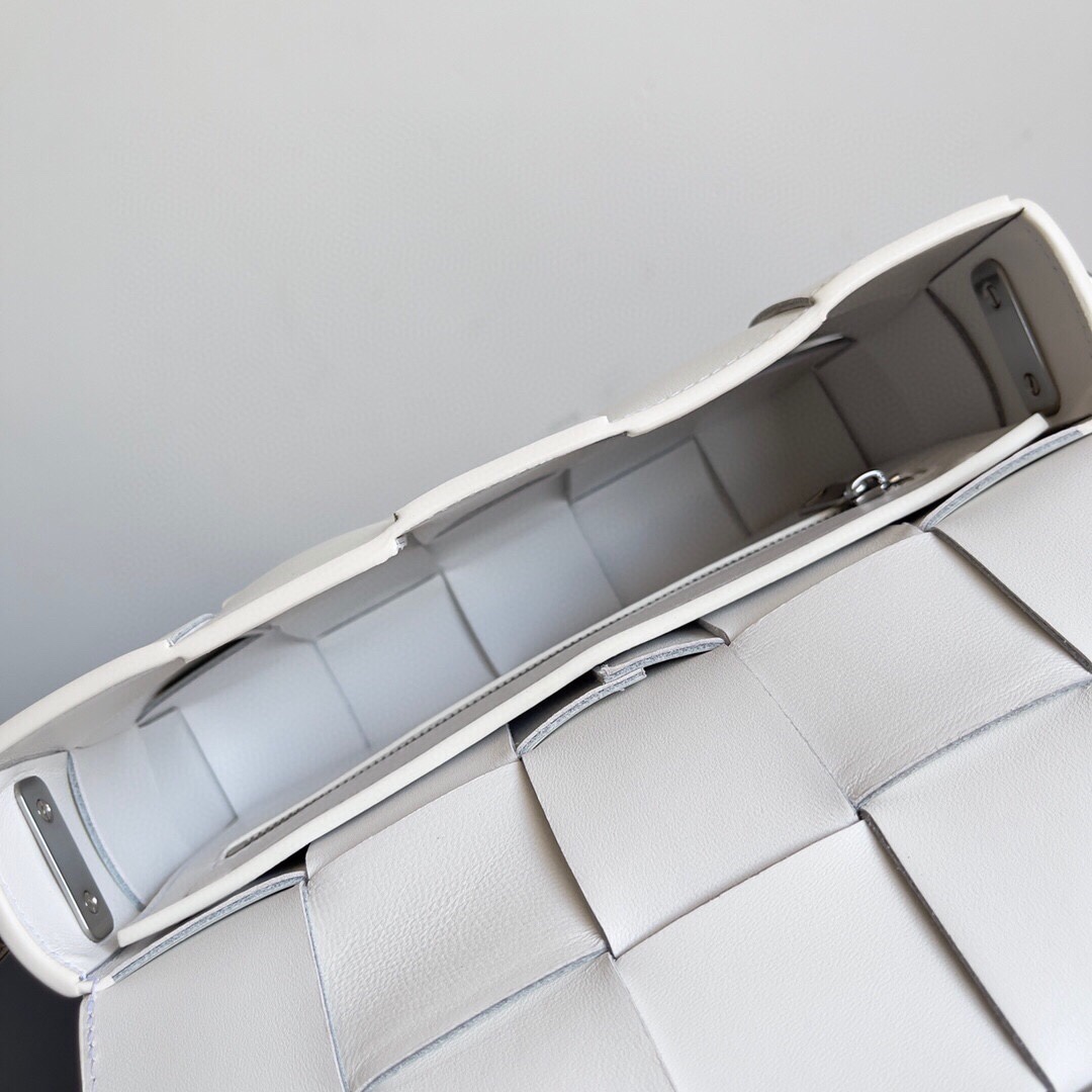 BOTTEGA VENETA Сумка Cassette BOTTEGA VENETA Сумка Cassette