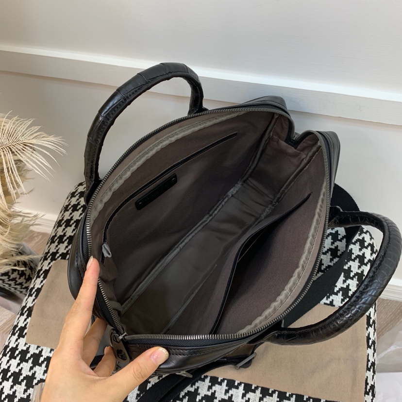 BOTTEGA VENETA Мужской Портфель крокодил и кожа BOTTEGA VENETA Мужской Портфель крокодил и кожа