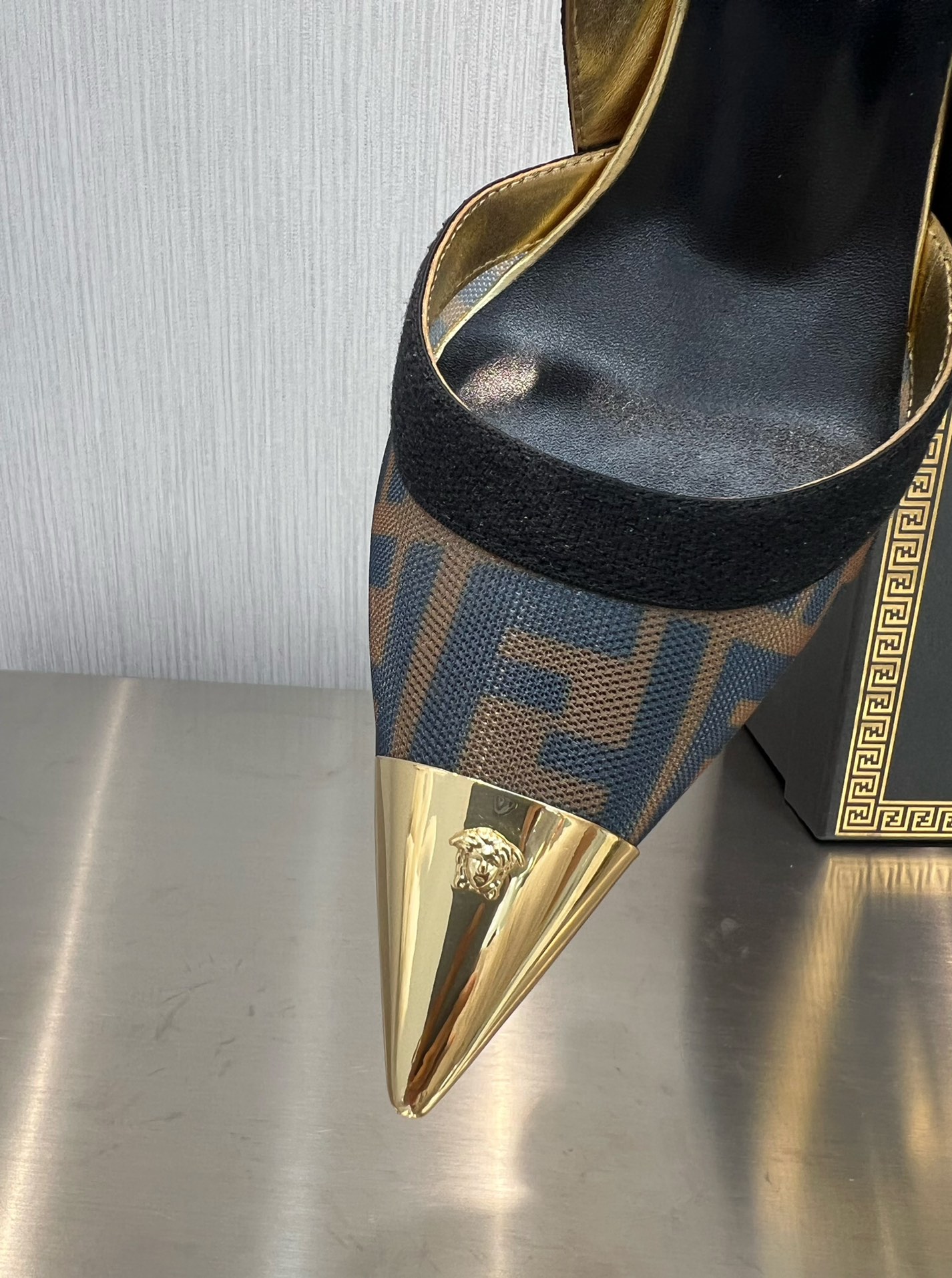 FENDI Женские туфли FENDI Женские туфли