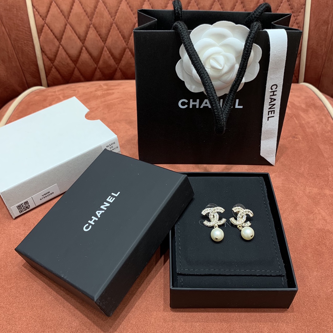 CHANEL Женские серьги CHANEL Женские серьги