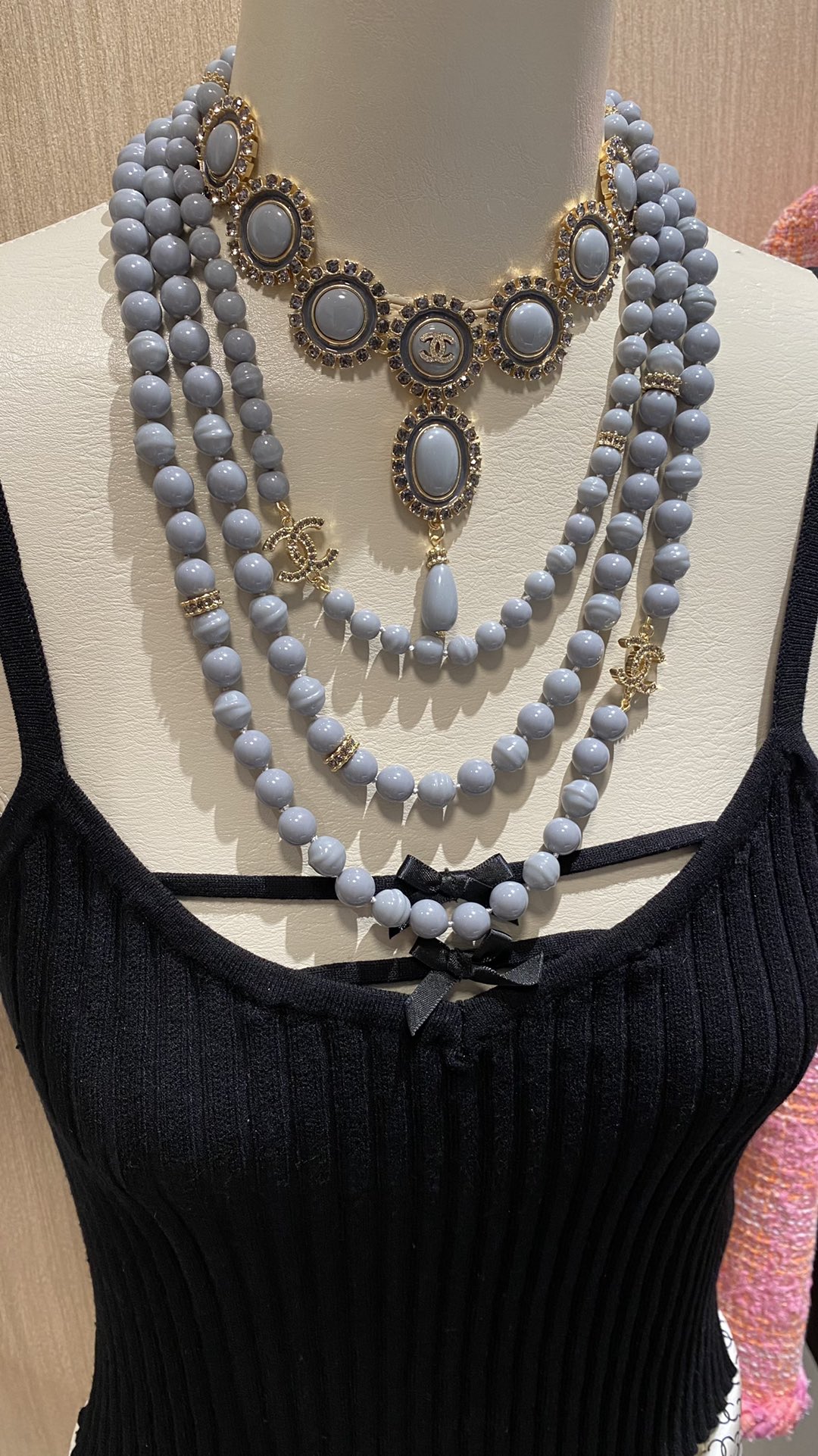 CHANEL Женское дымчатое колье CHANEL Женское дымчатое колье