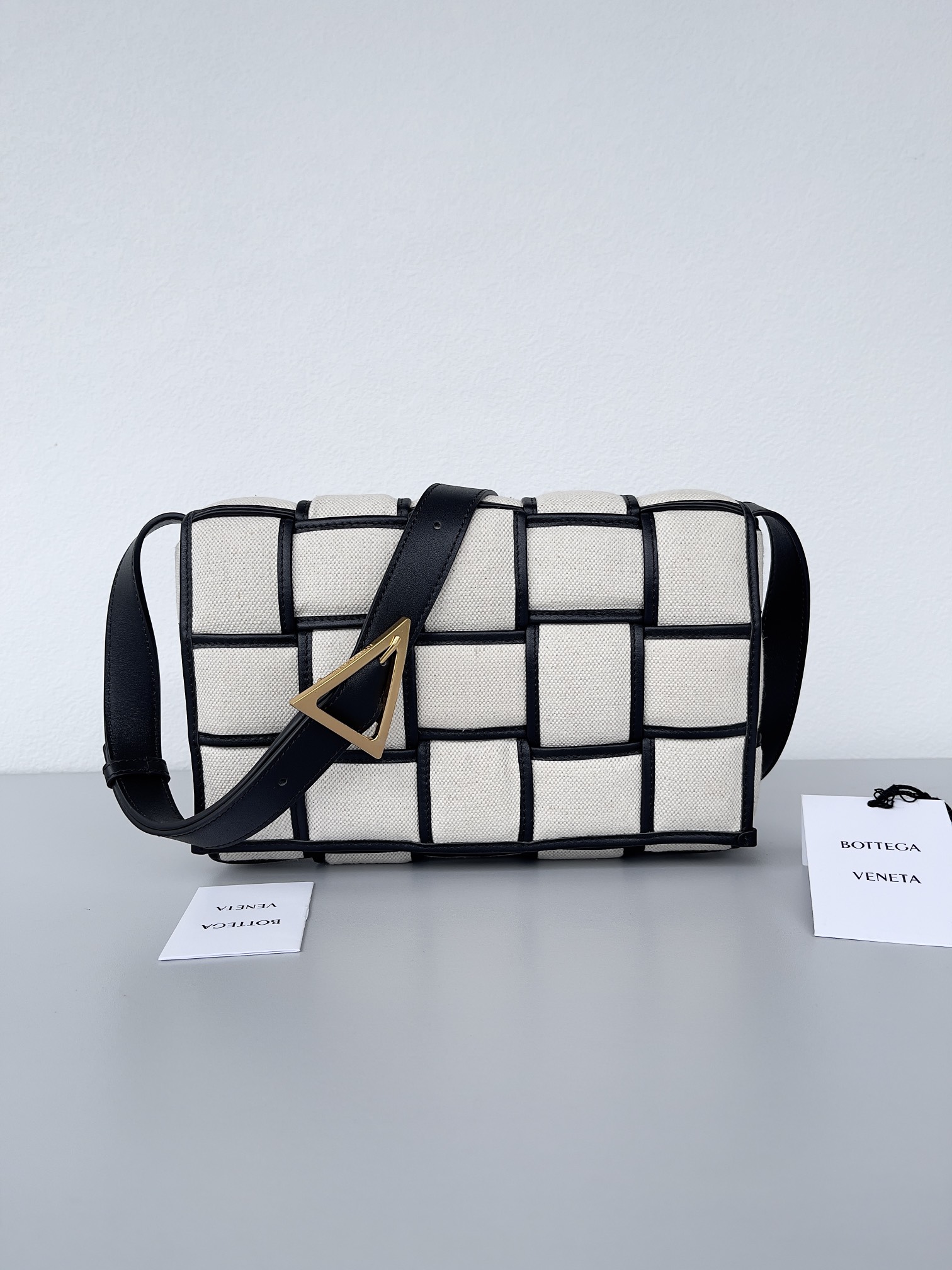 BOTTEGA VENETA Сумка Cassette из натурального льна и кожи BOTTEGA VENETA Сумка Cassette из натурального льна и кожи