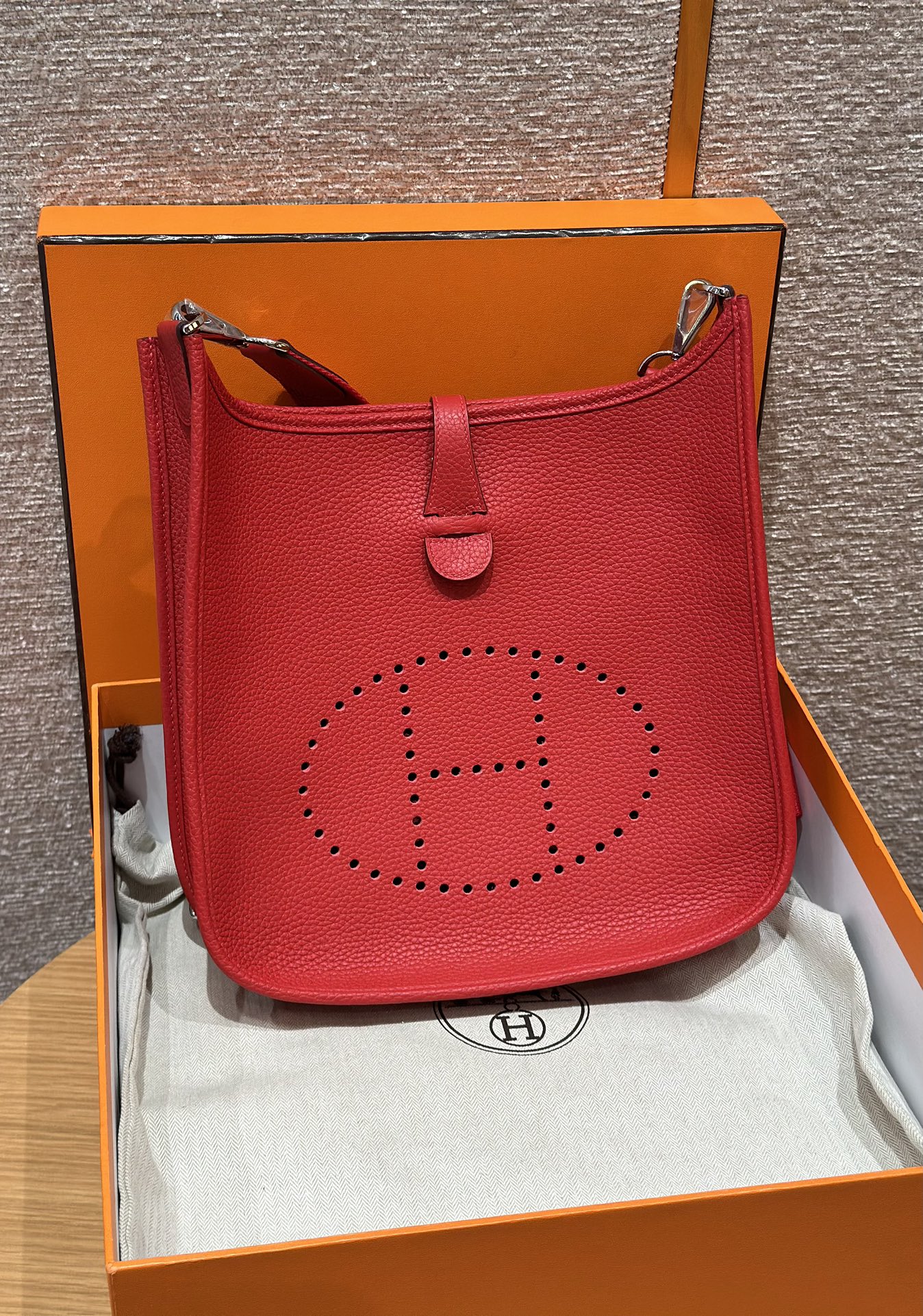 HERMES Женская сумка Evelyne 29 см Q5 Clemence HERMES Женская сумка Evelyne 29 см Q5 Clemence