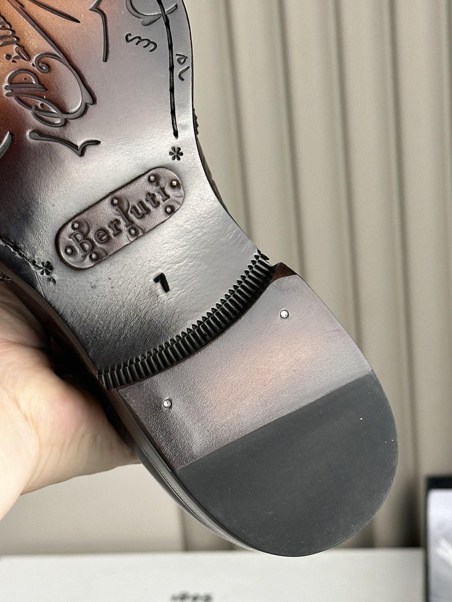 BERLUTI Мужские туфли из коровьей кожи с ручной окраской BERLUTI Мужские туфли из коровьей кожи с ручной окраской