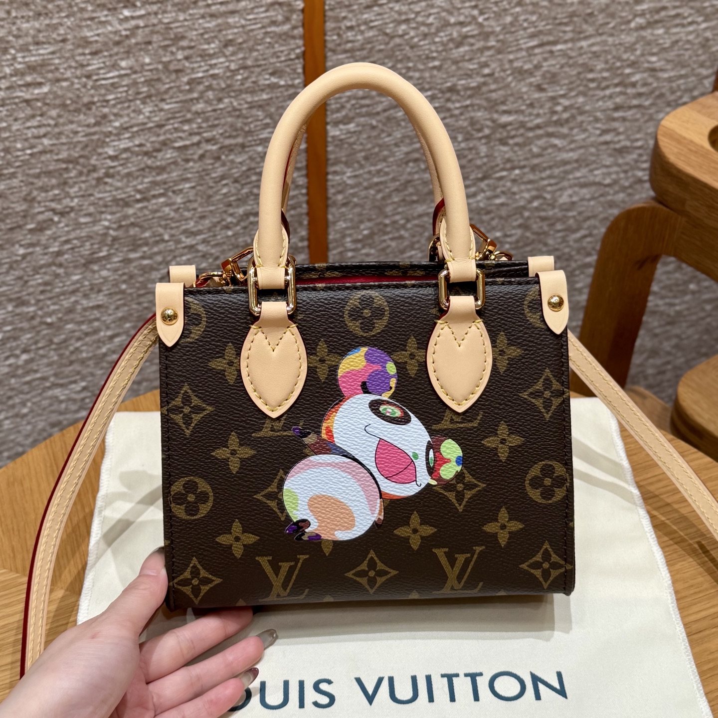 LOUIS VUITTON Женская сумка On The Go BB LOUIS VUITTON Женская сумка On The Go BB