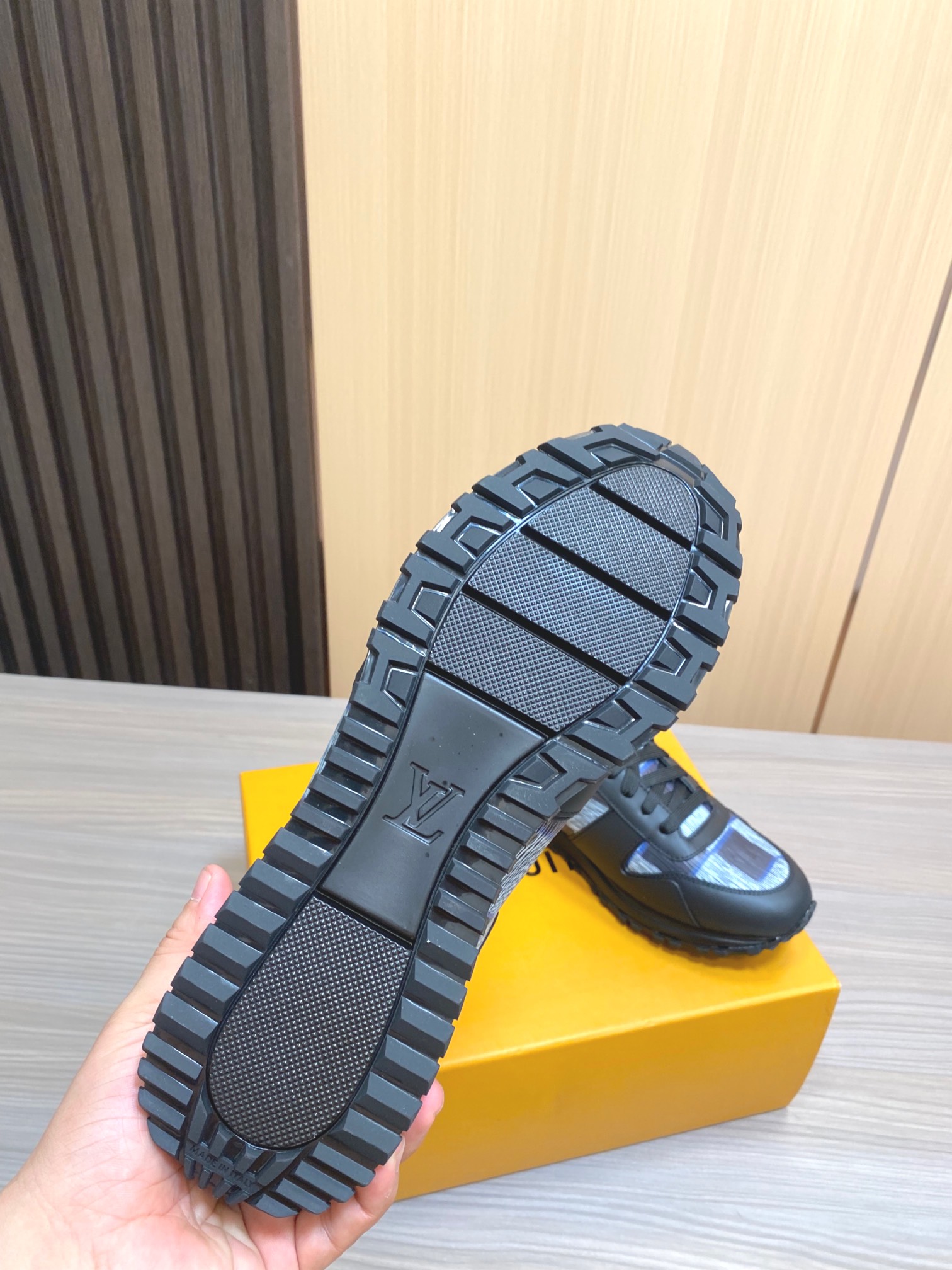 LOUIS VUITTON Мужские кроссовки LOUIS VUITTON Мужские кроссовки