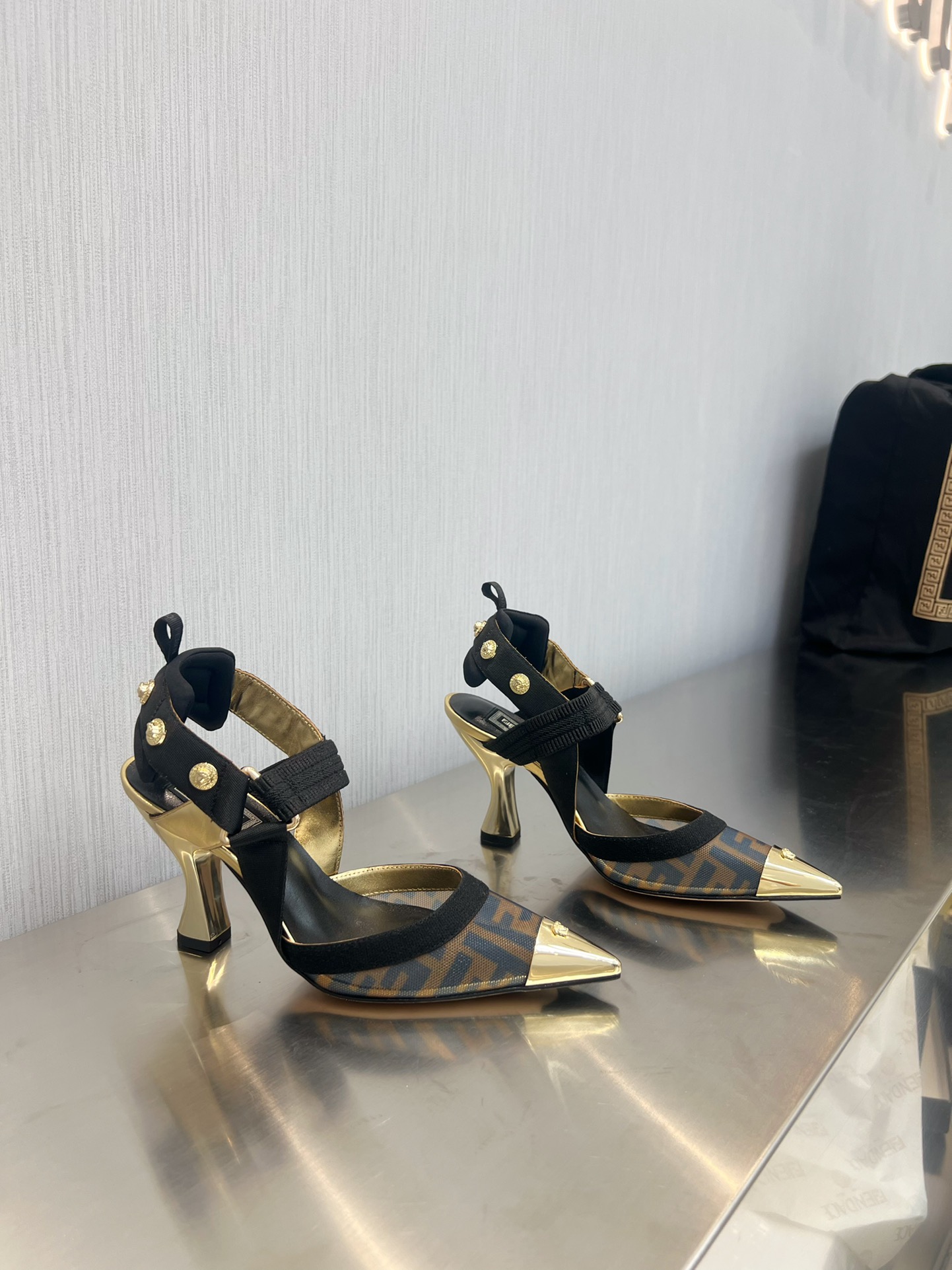 FENDI Женские туфли FENDI Женские туфли