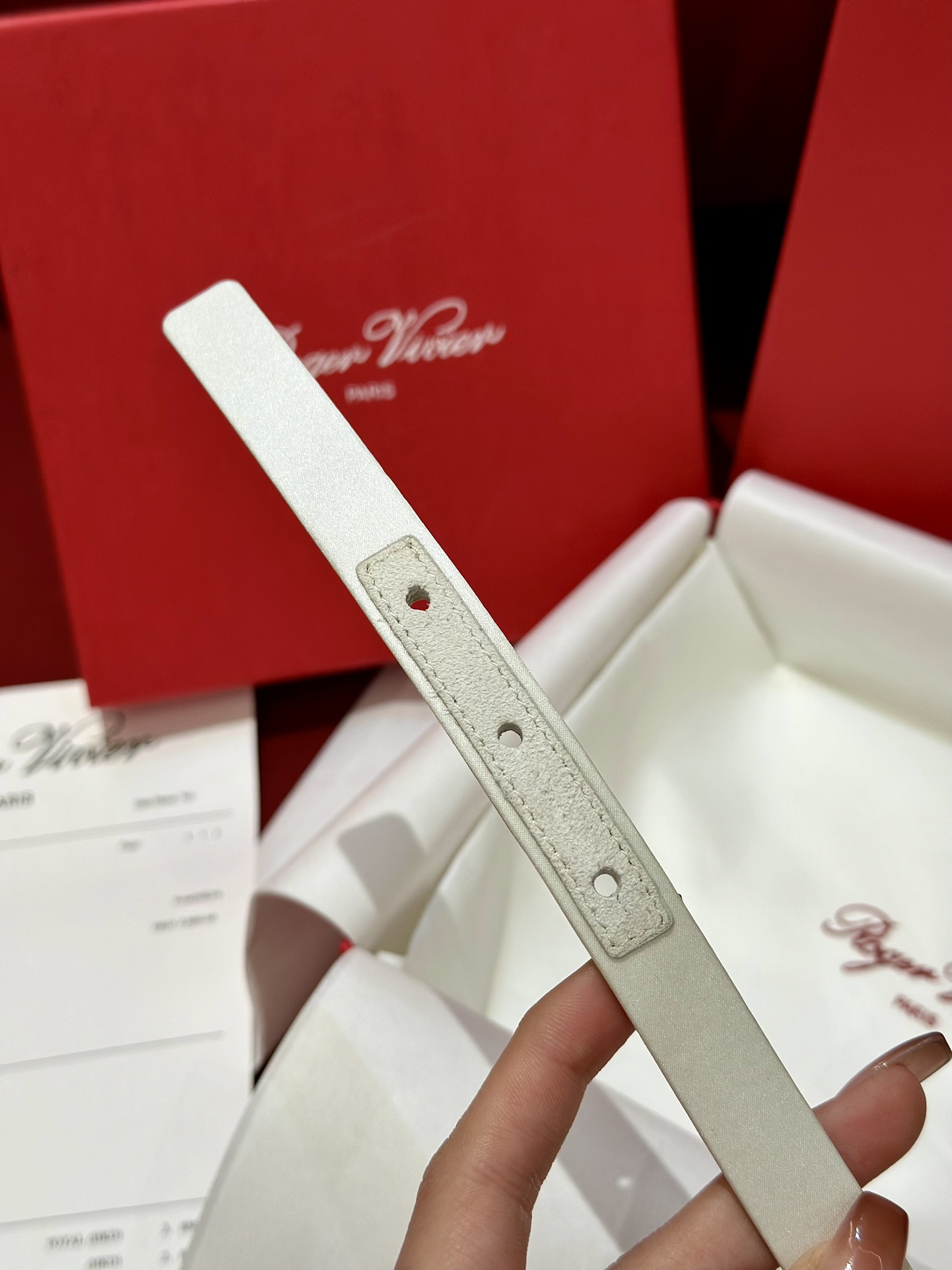 ROGER VIVIER Женский ремень с пряжкой Flower Strass ROGER VIVIER Женский ремень с пряжкой Flower Strass