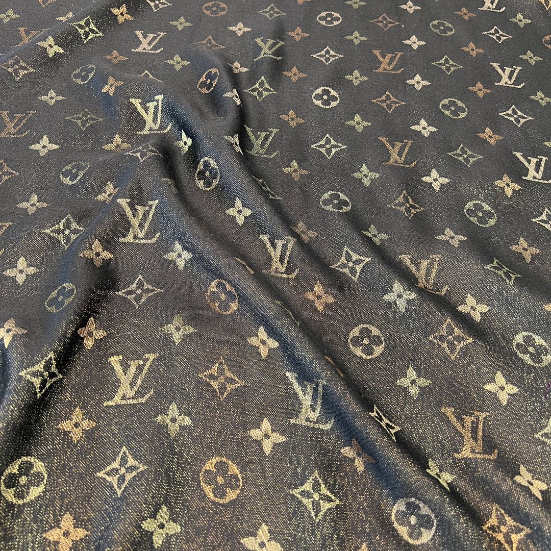 LOUIS VUITTON Шаль So Shine Monogram M71548 LOUIS VUITTON Шаль So Shine Monogram M71548