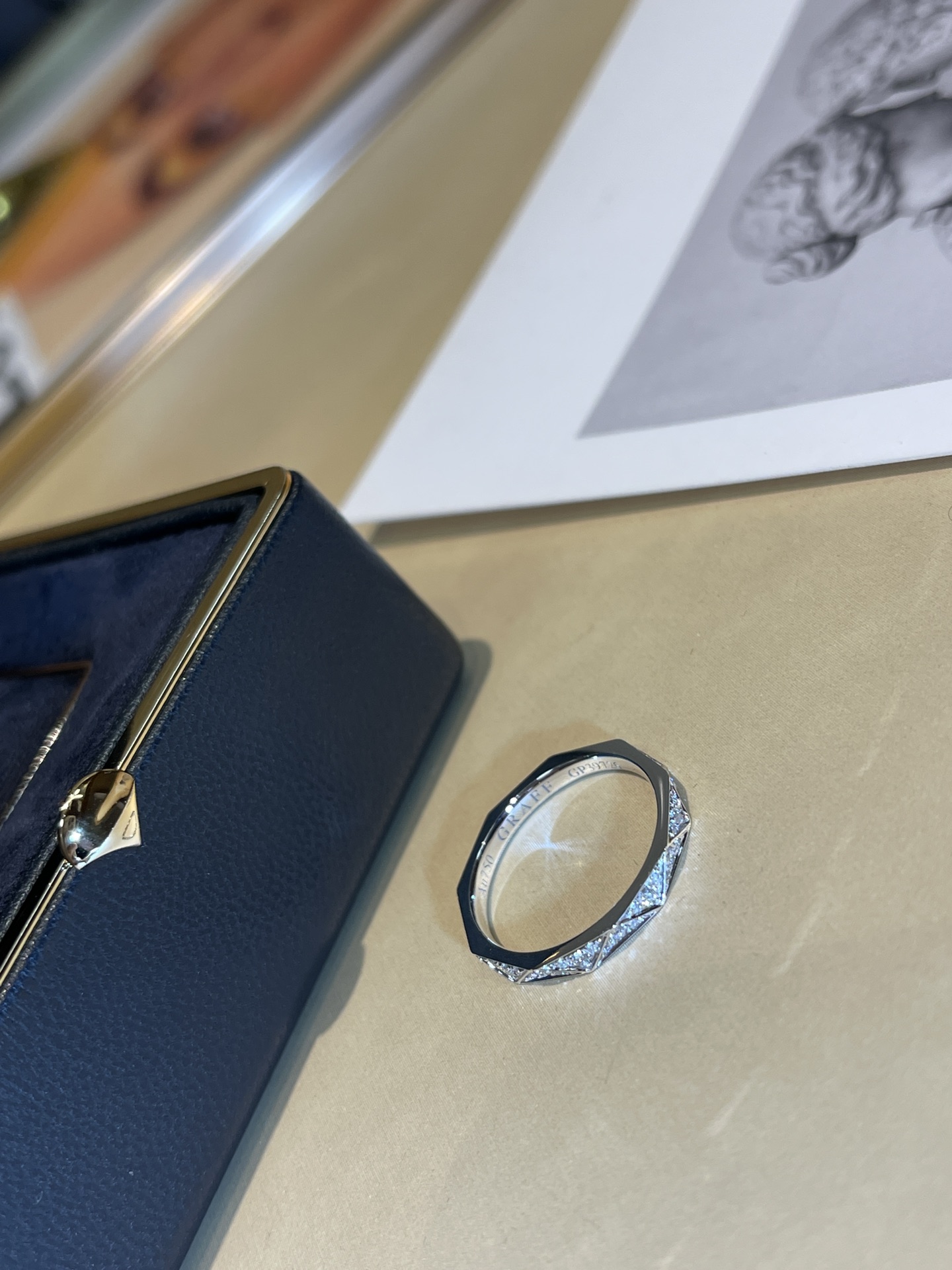 GRAFF Кольцо из белого золота и бриллиантов GRAFF Кольцо из белого золота и бриллиантов