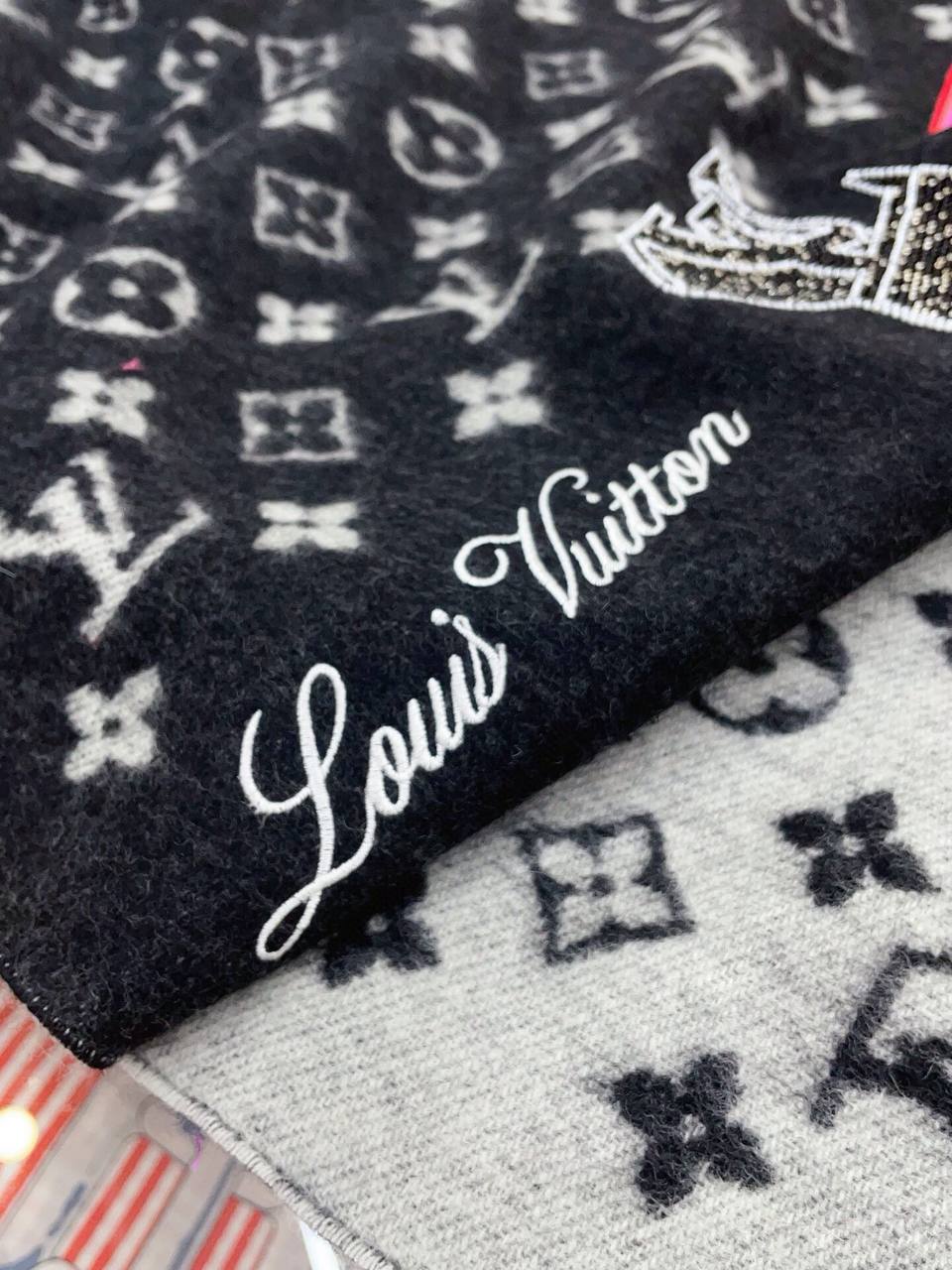 LOUIS VUITTON Мужской шарф LOUIS VUITTON Мужской шарф