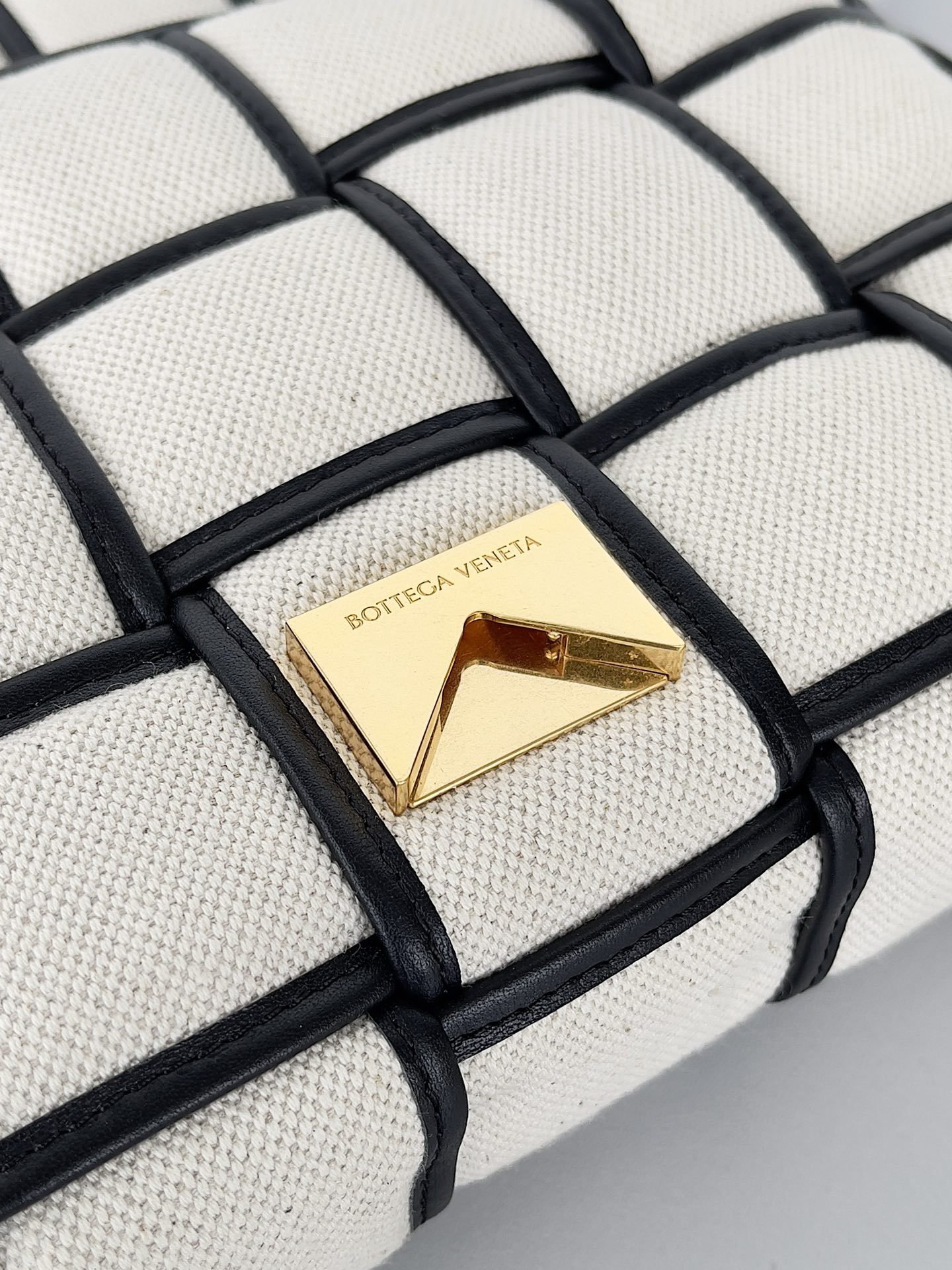 BOTTEGA VENETA Сумка Cassette из натурального льна и кожи BOTTEGA VENETA Сумка Cassette из натурального льна и кожи