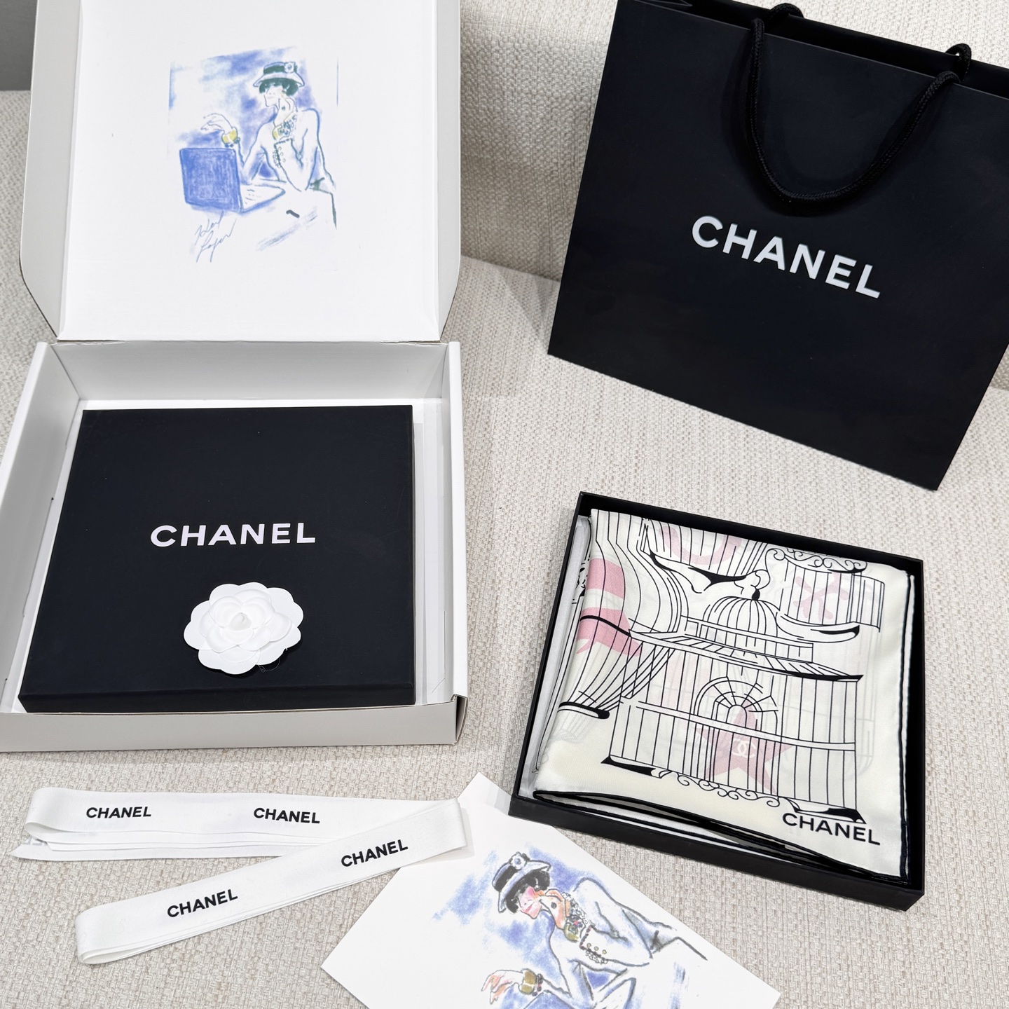 CHANEL Женский платок из шелка CHANEL Женский платок из шелка