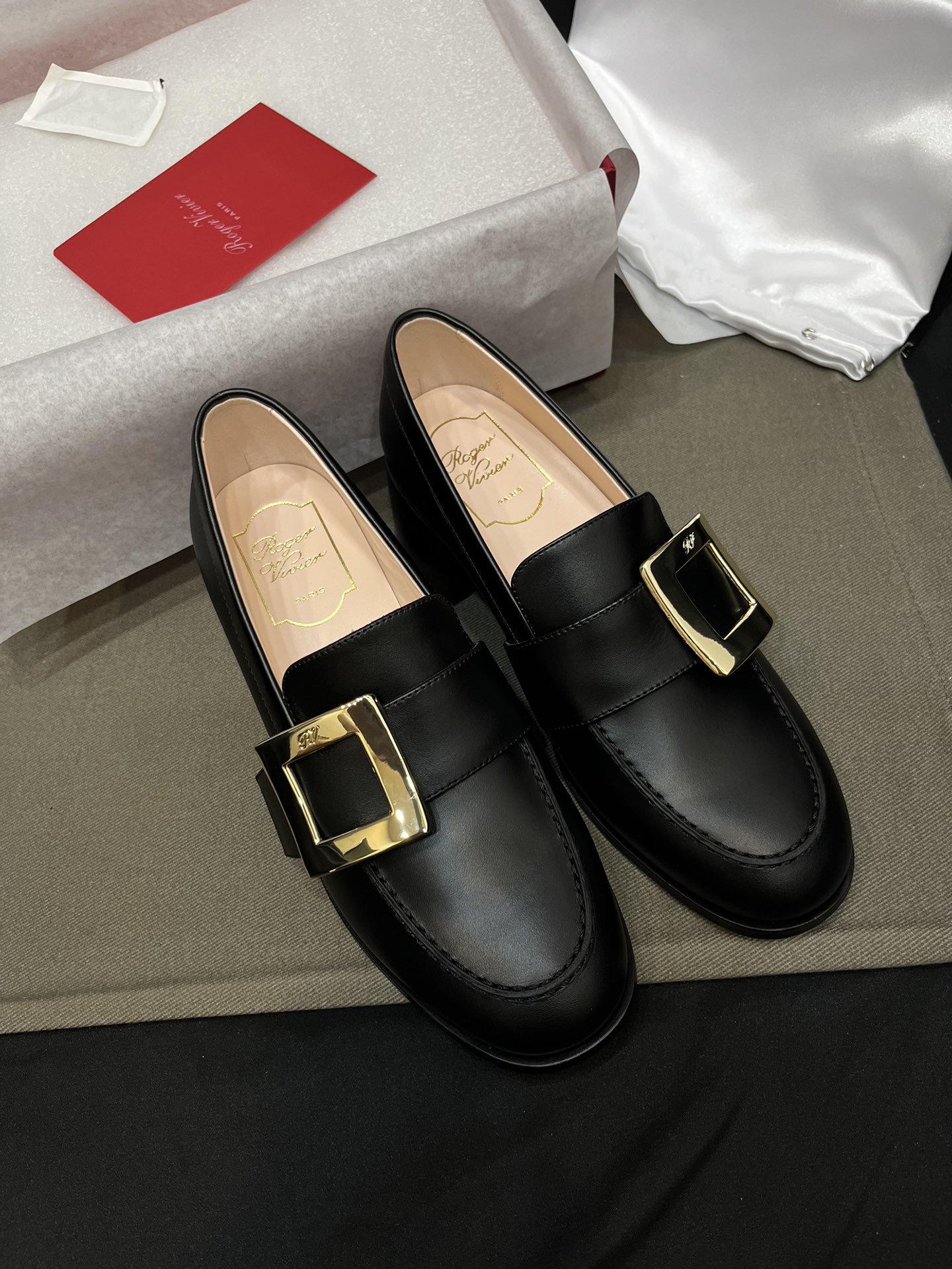 ROGER VIVIER Женские лоферы с пряжкой ROGER VIVIER Женские лоферы с пряжкой