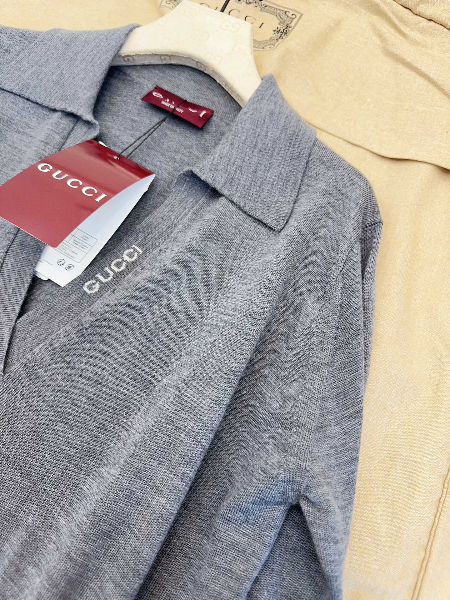 GUCCI Женский шерстяной пуловер GUCCI Женский шерстяной пуловер