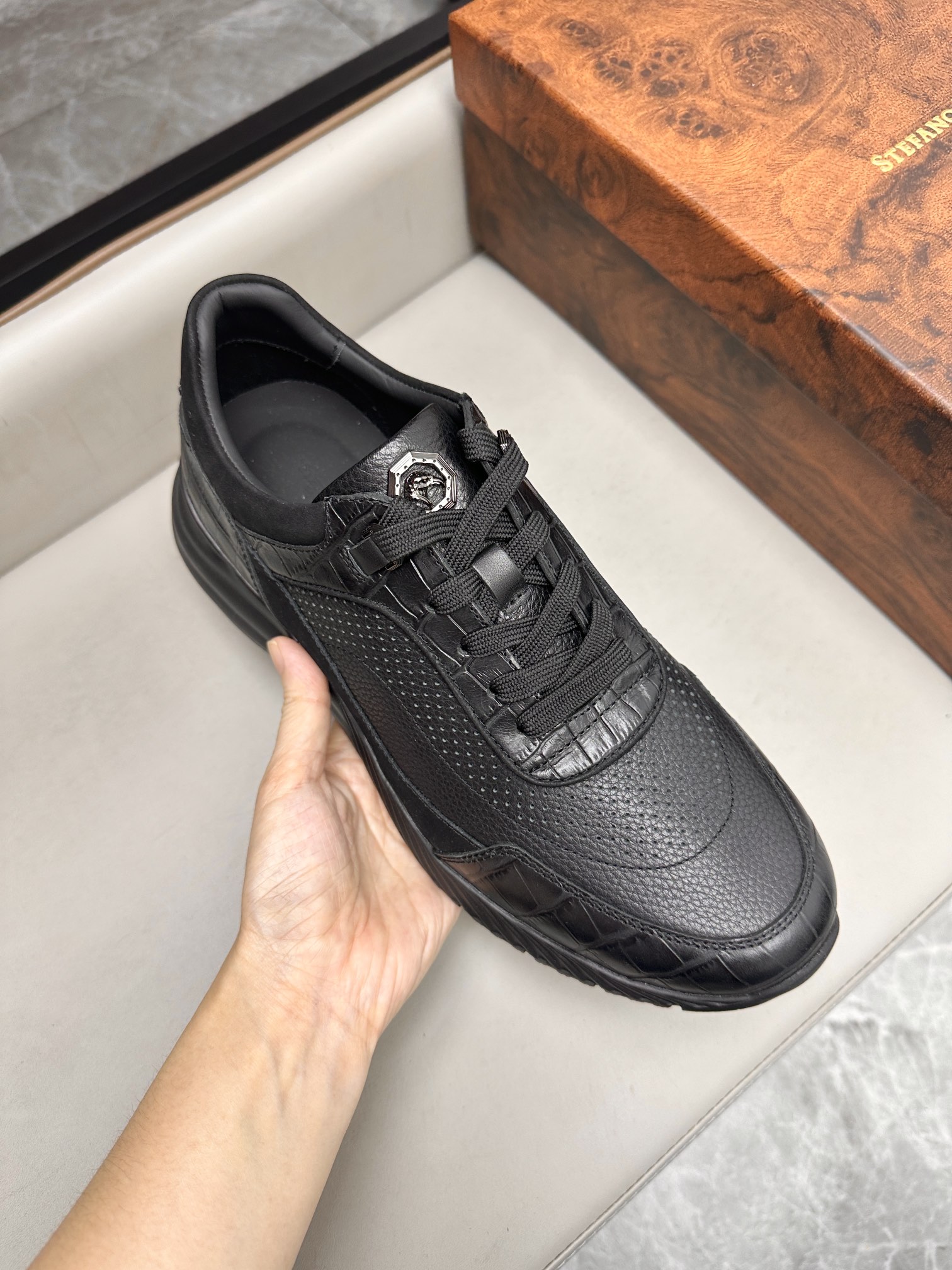 STEFANO RICCI Мужские кроссовки с крокодиловой отделкой STEFANO RICCI Мужские кроссовки с крокодиловой отделкой